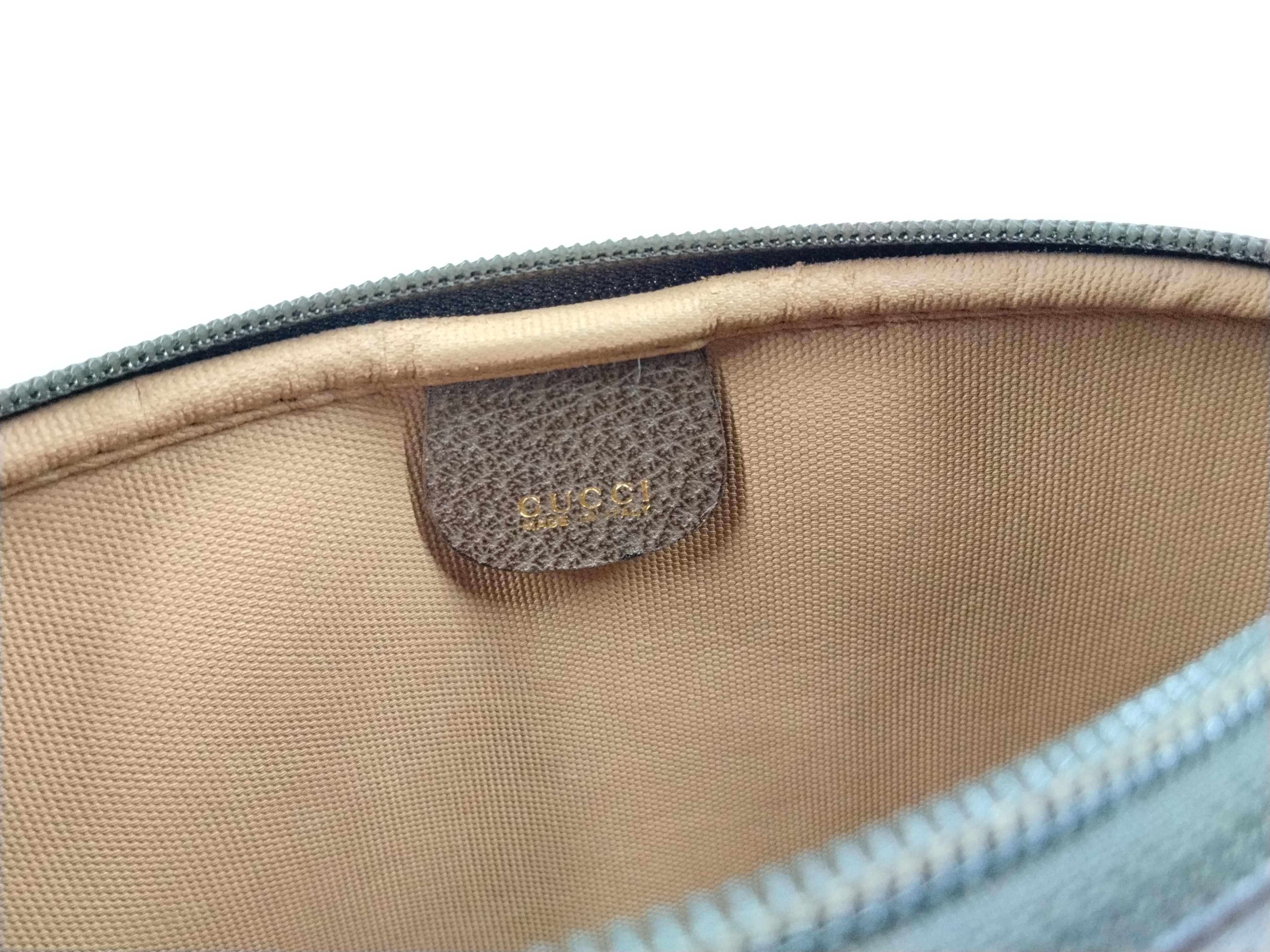GG Supreme Shoulder Bag — view 11