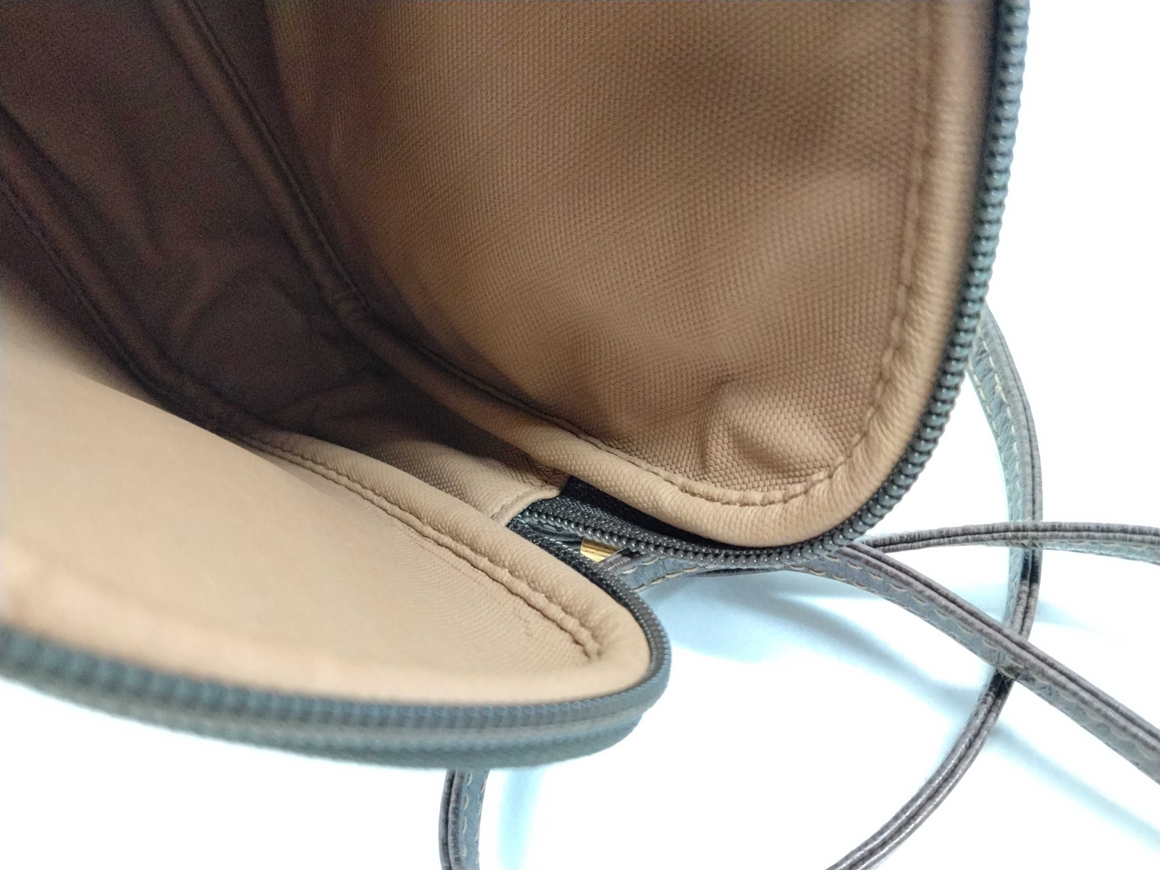 GG Supreme Shoulder Bag — view 12
