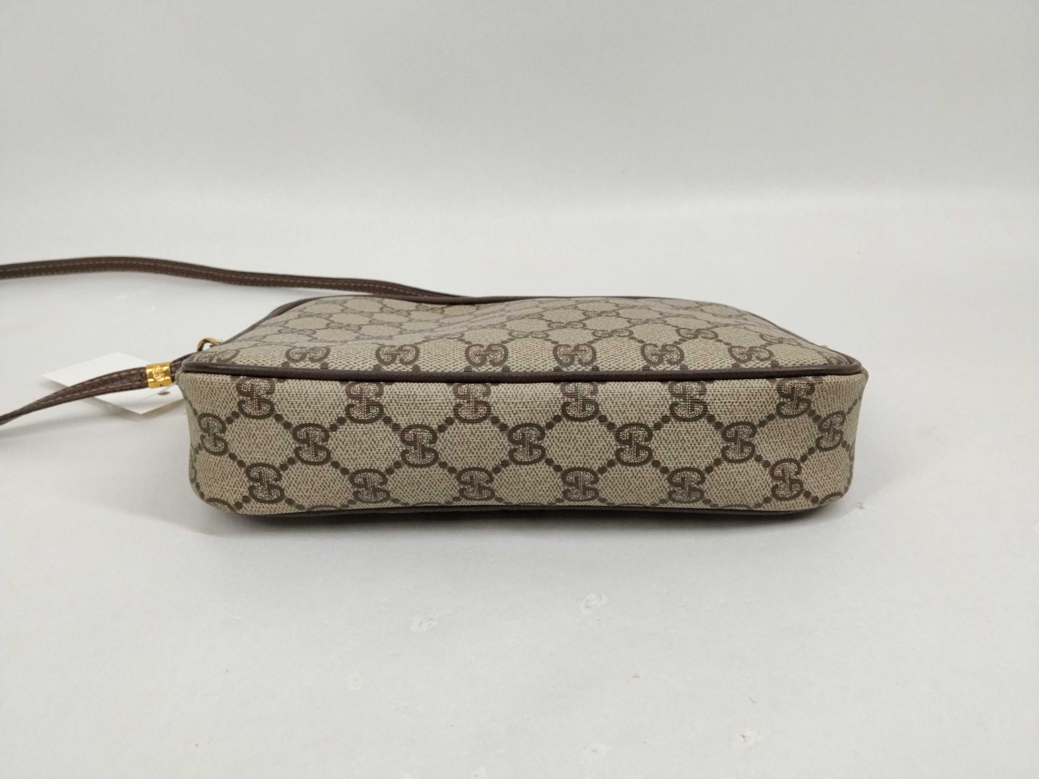 GG Supreme Shoulder Bag — view 3