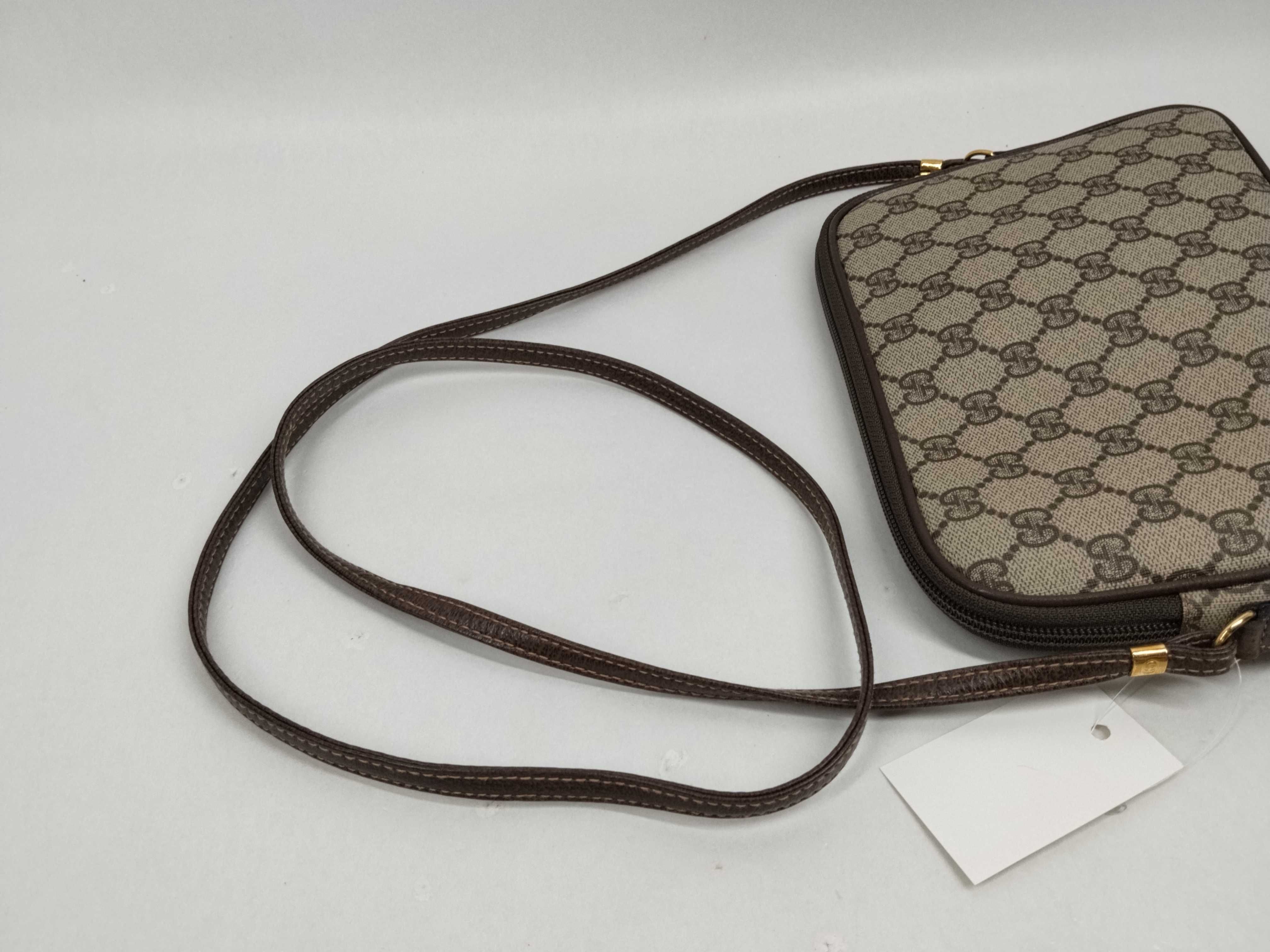 GG Supreme Shoulder Bag — view 6