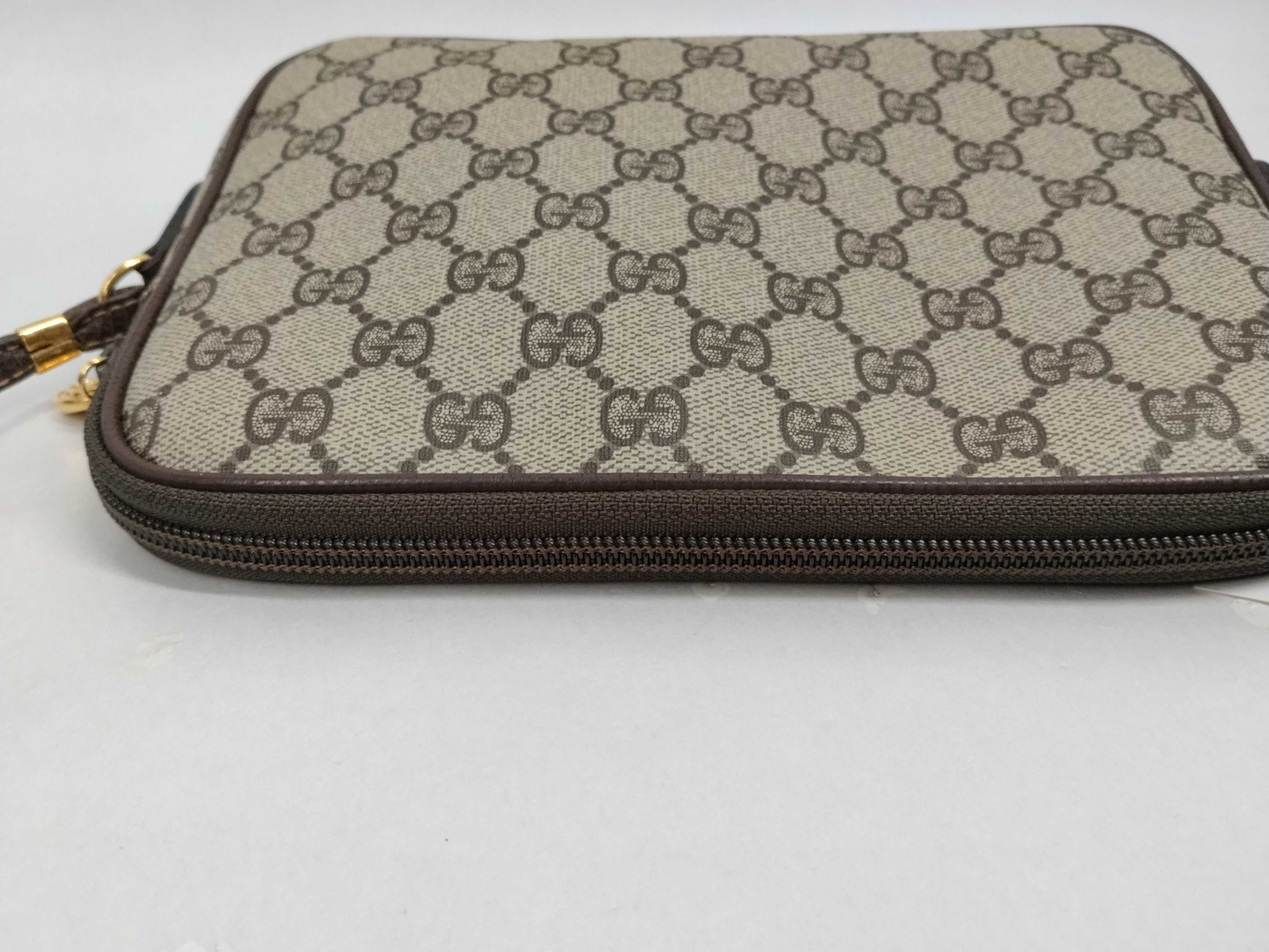 GG Supreme Shoulder Bag — view 8