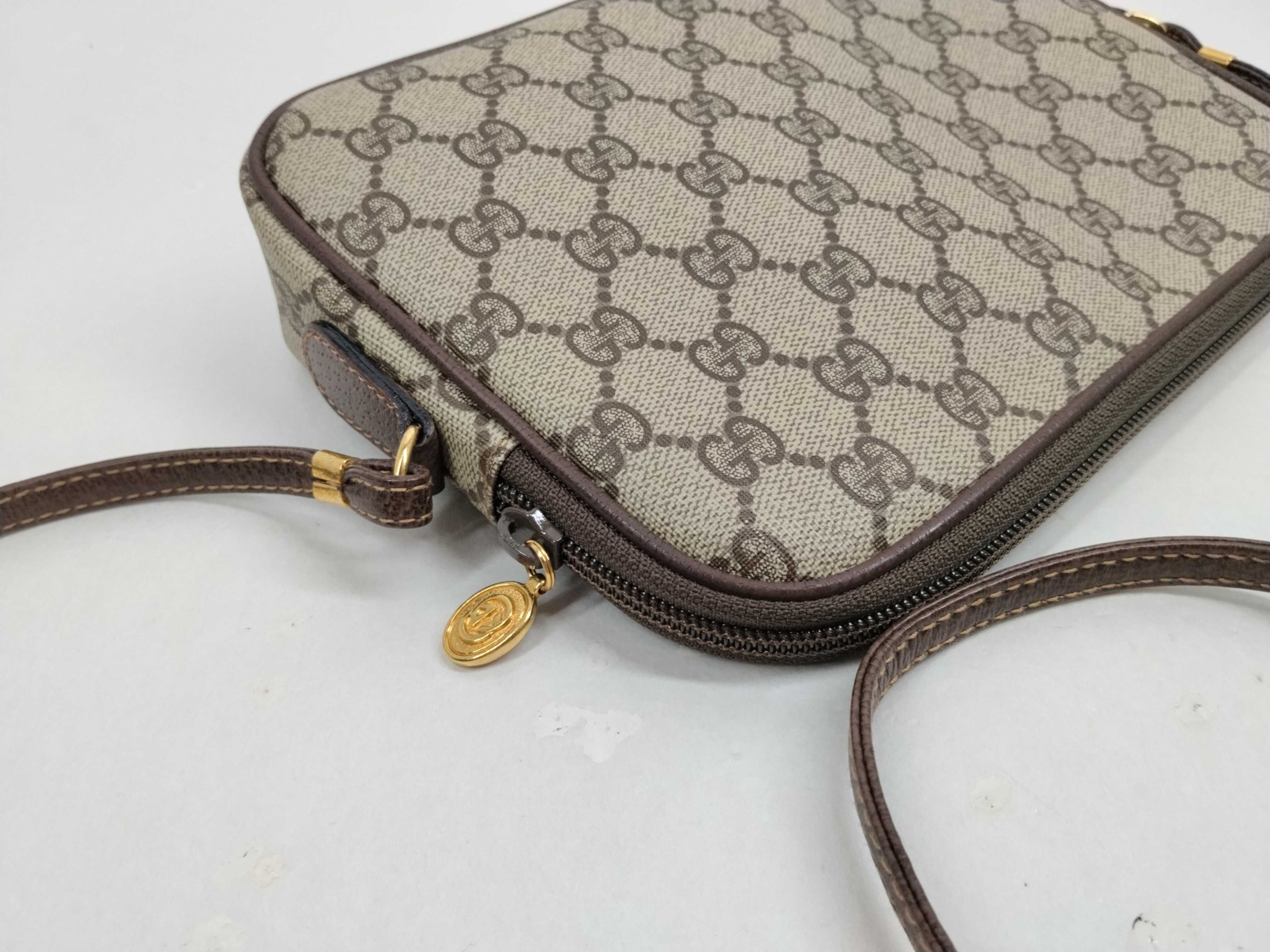GG Supreme Shoulder Bag — view 9