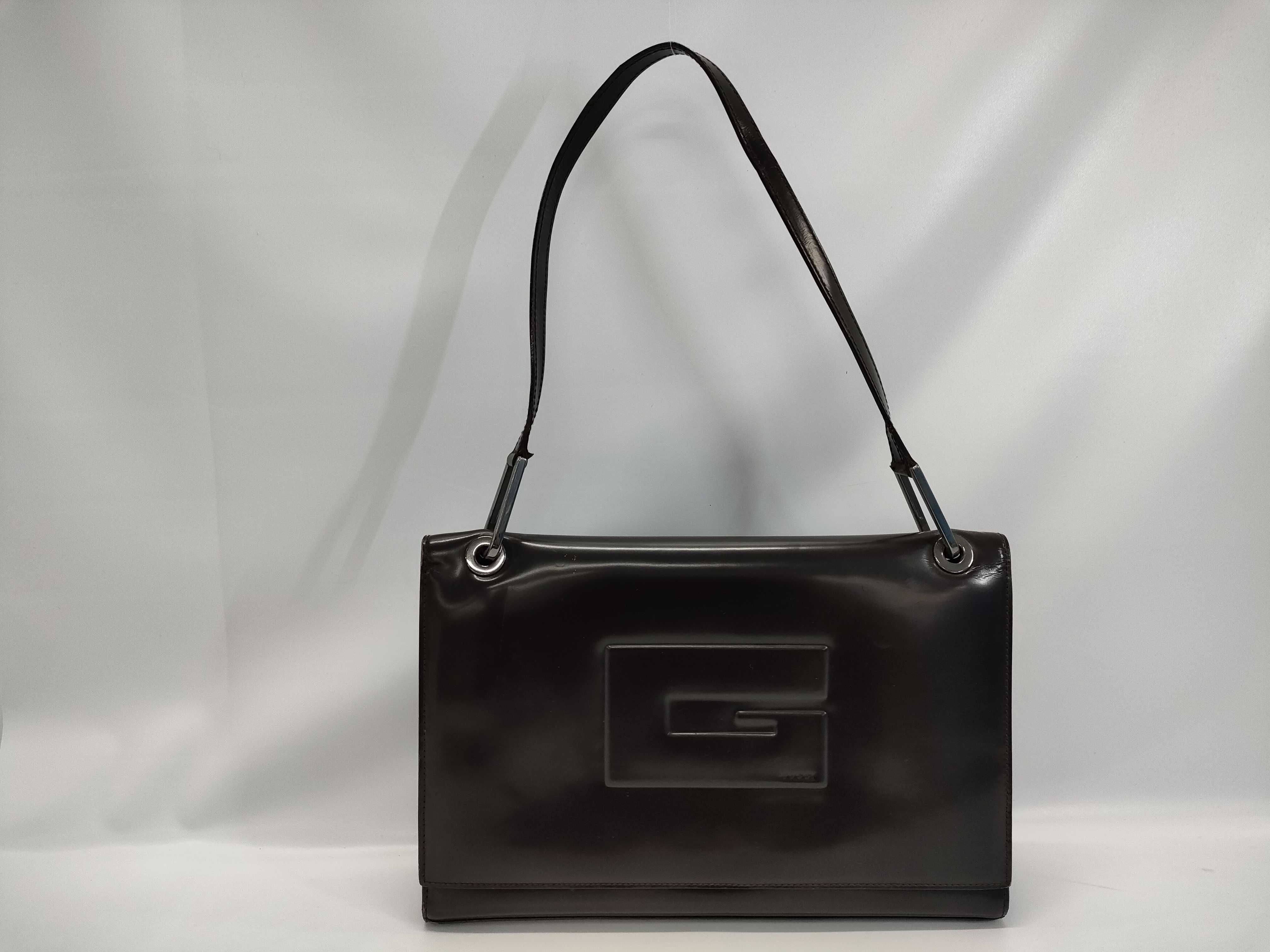 one-shoulder handbag