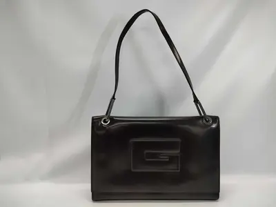 one-shoulder handbag