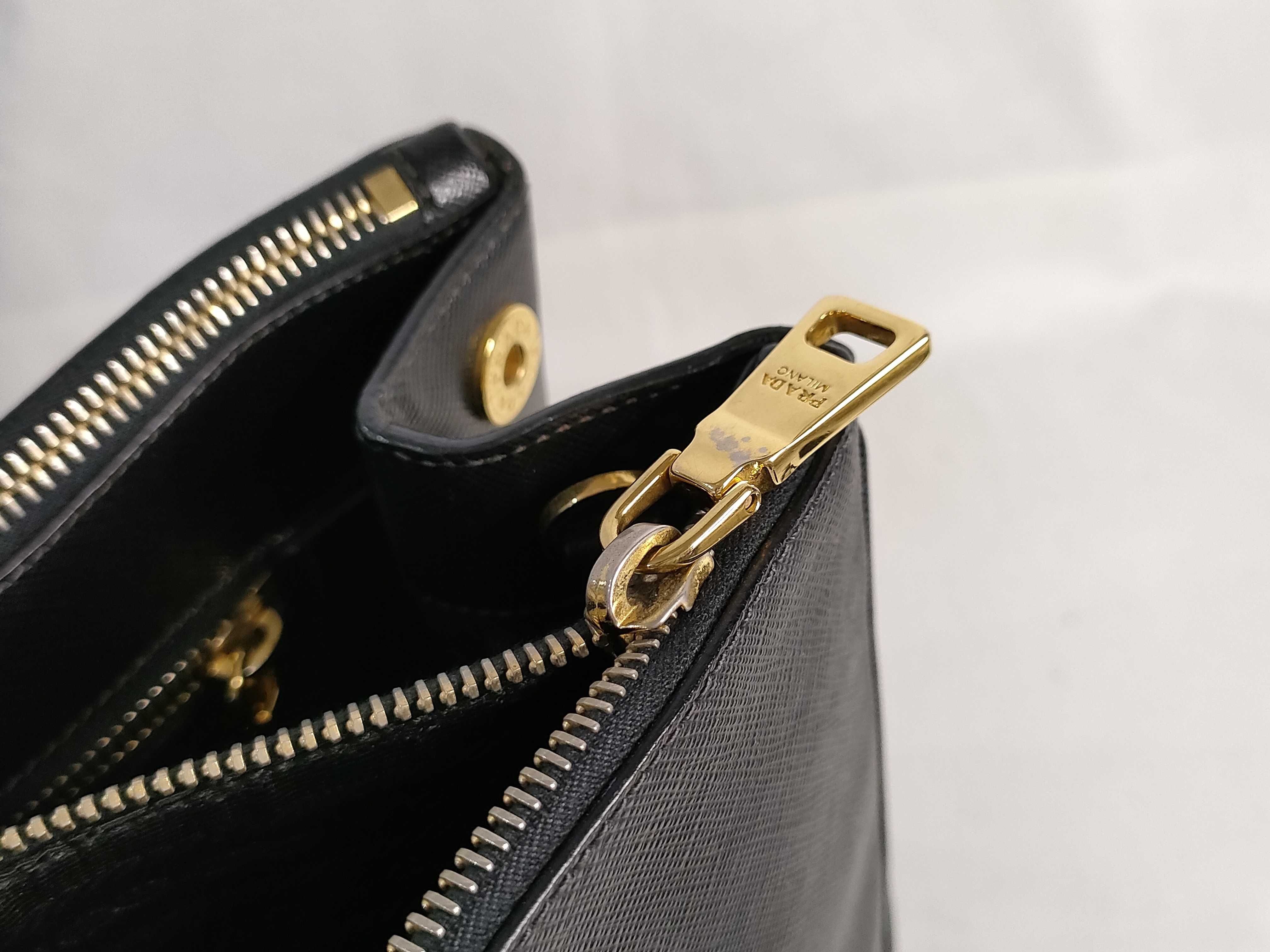 ID- Saffiano Lux Galeria Leather 2-Way Handbag Black BN2274 with strap and handbag — view 14