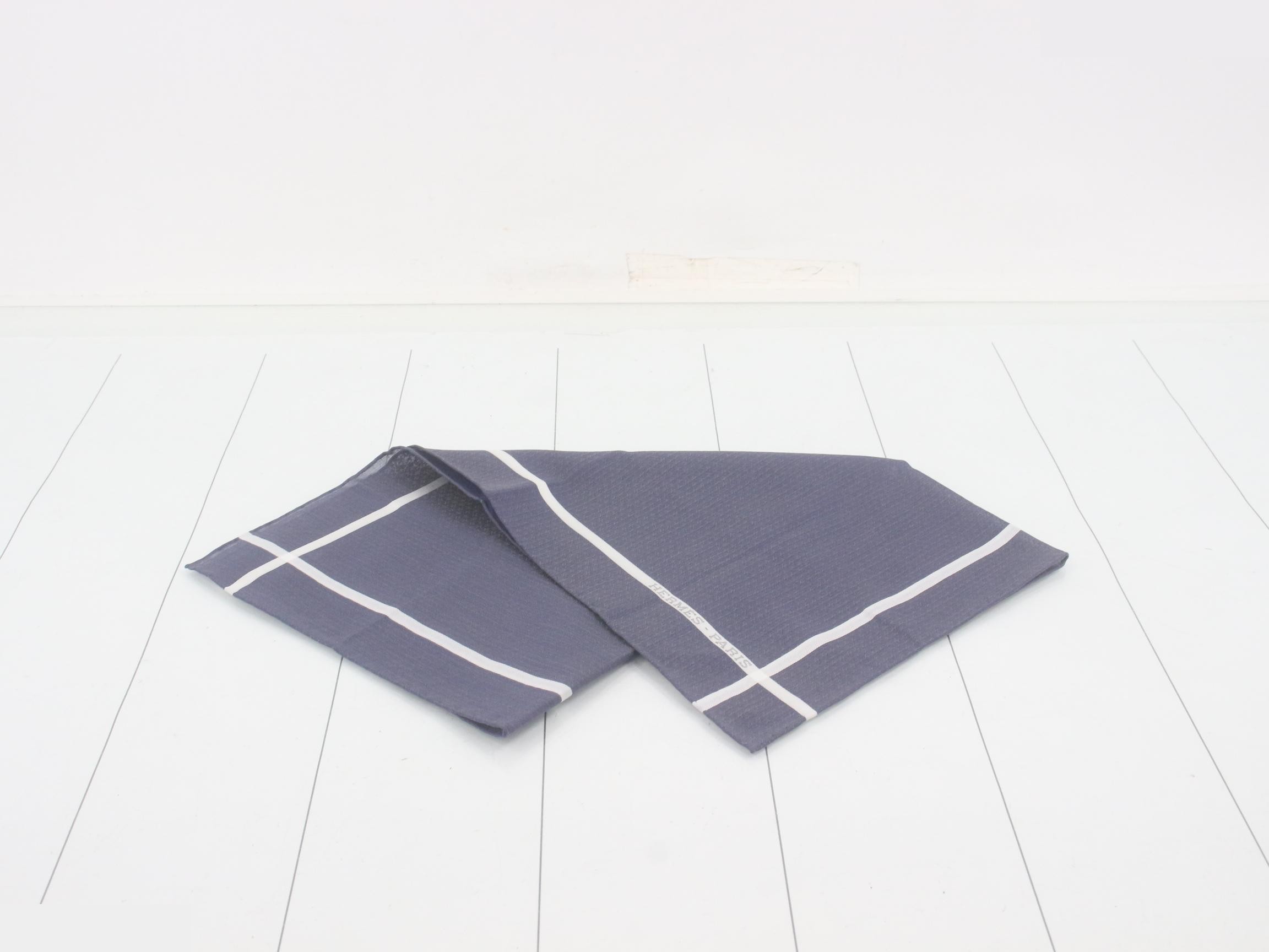 Scarf, Carre 45 — view 2
