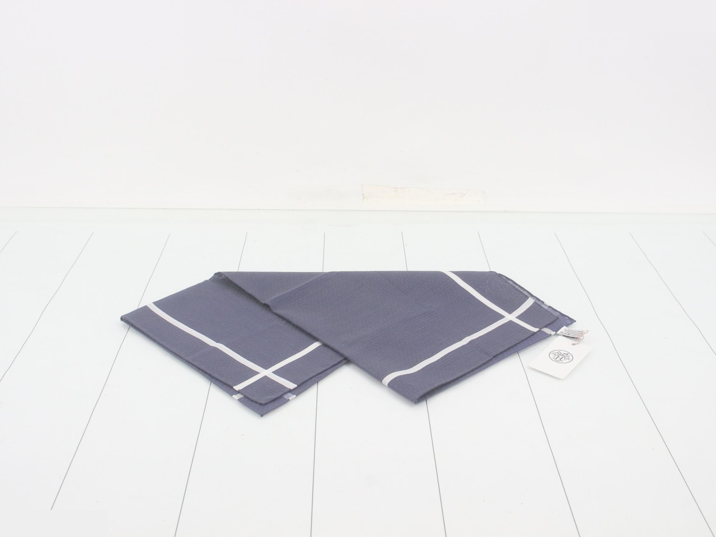 Scarf, Carre 45 — view 3