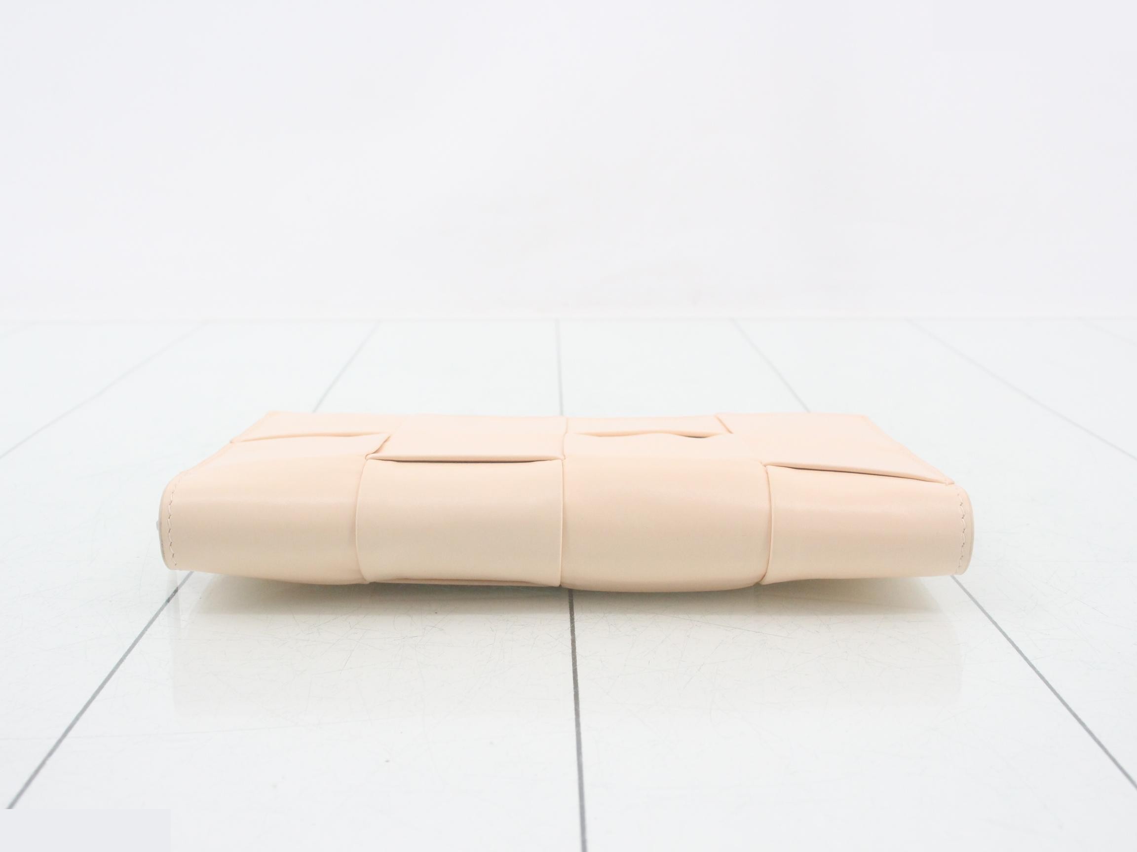 Intrecciato Large Cassette Leather Round Zip Wallet, Beige — view 3
