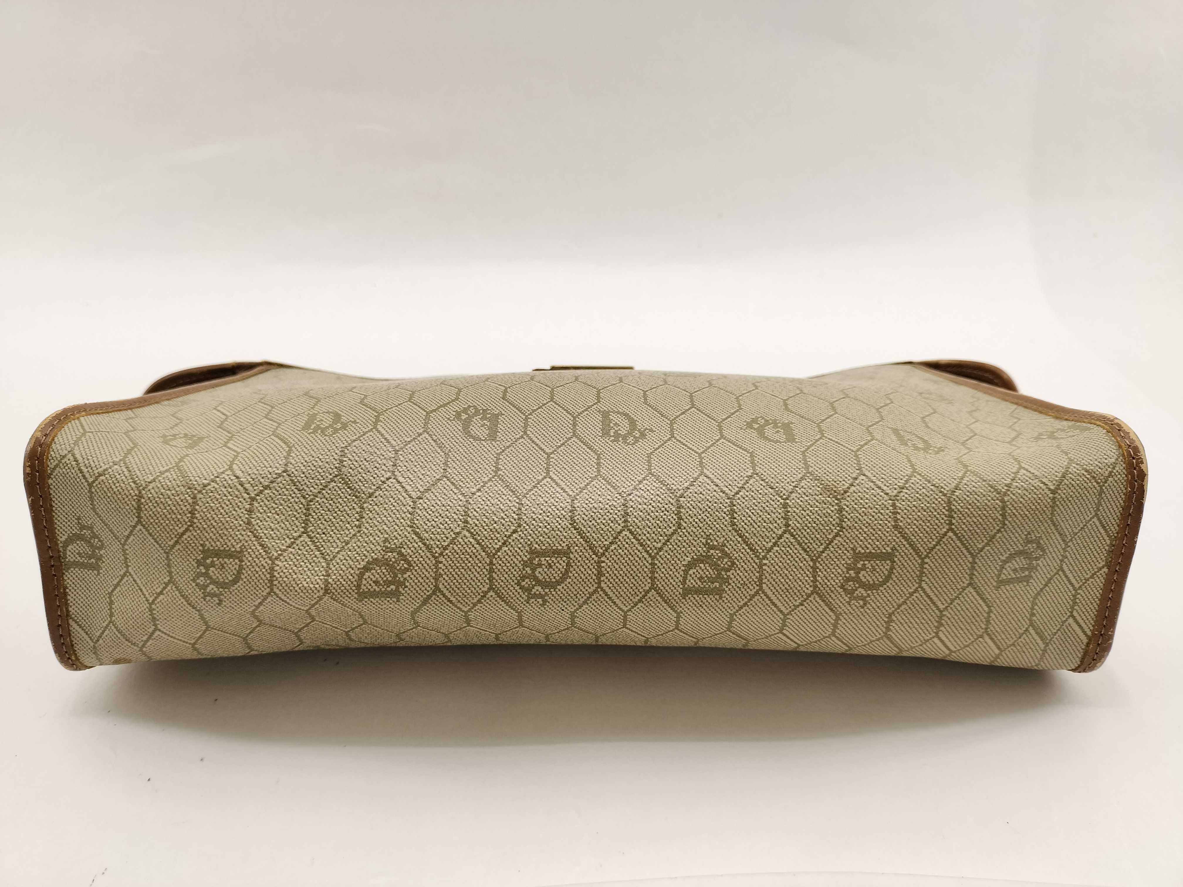 Honeycomb Clutch Bag, Beige — view 3