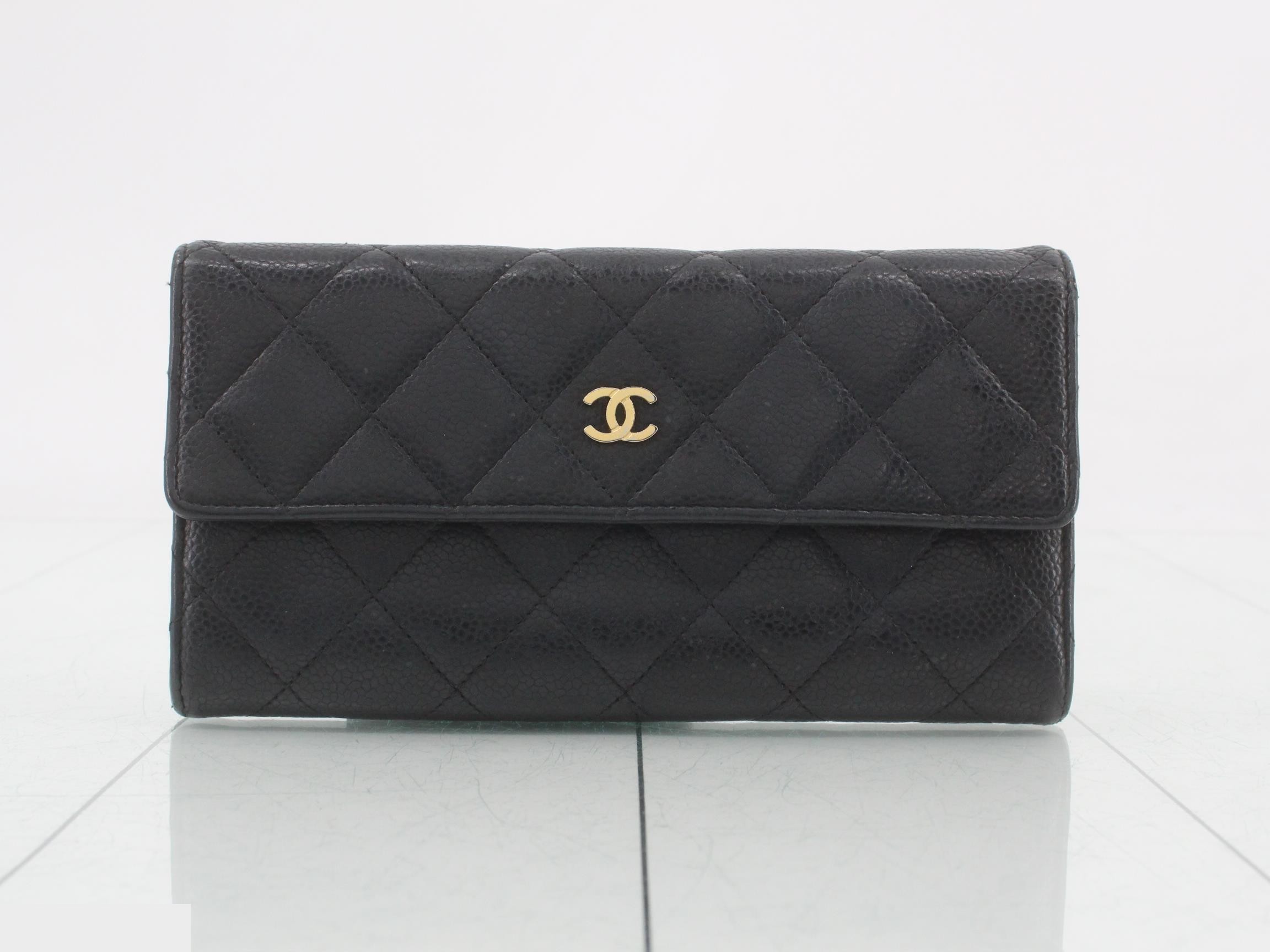 Matelassé long wallet, caviar leather, gold hardware, black