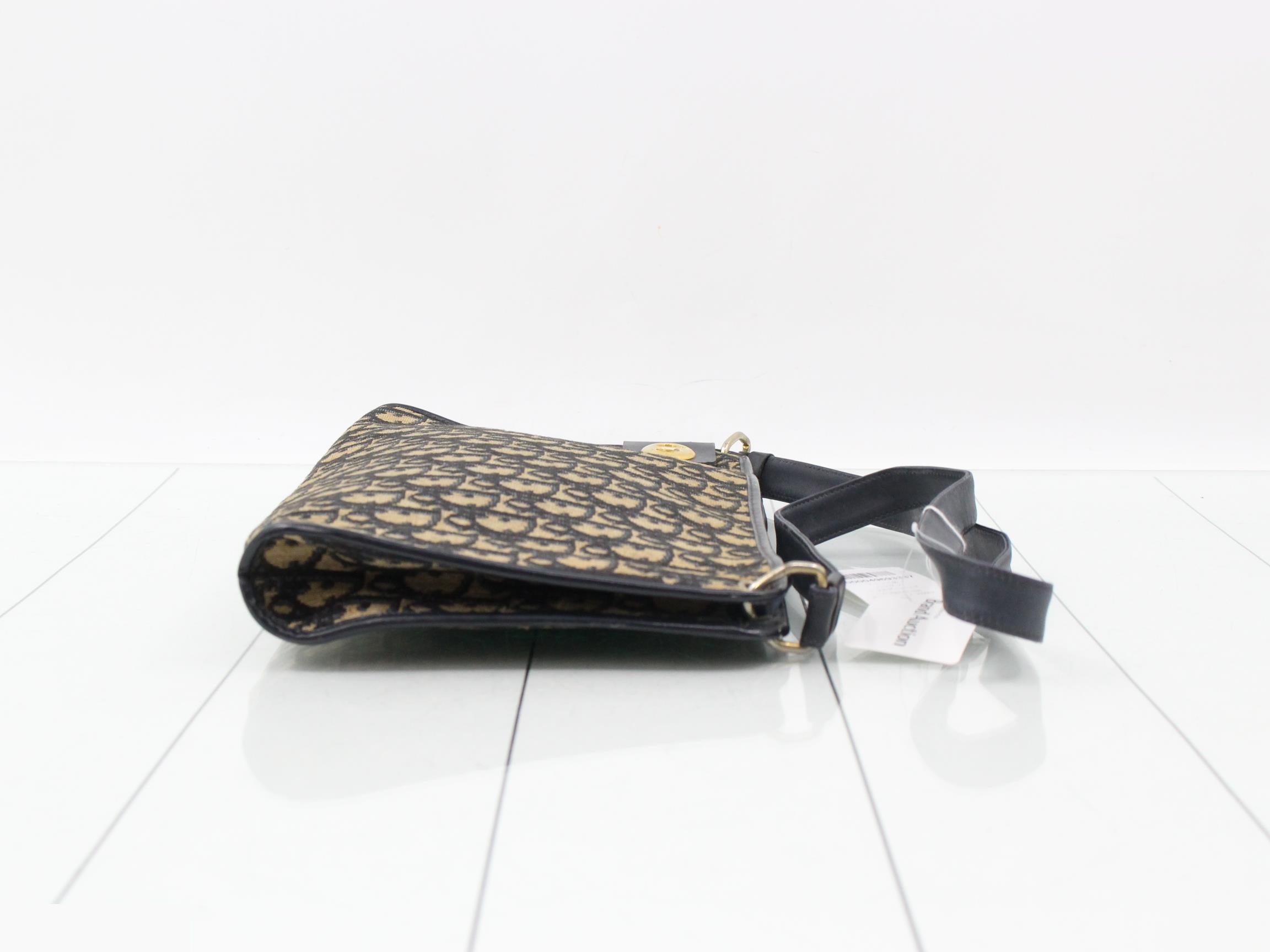 Shoulder bag — view 3