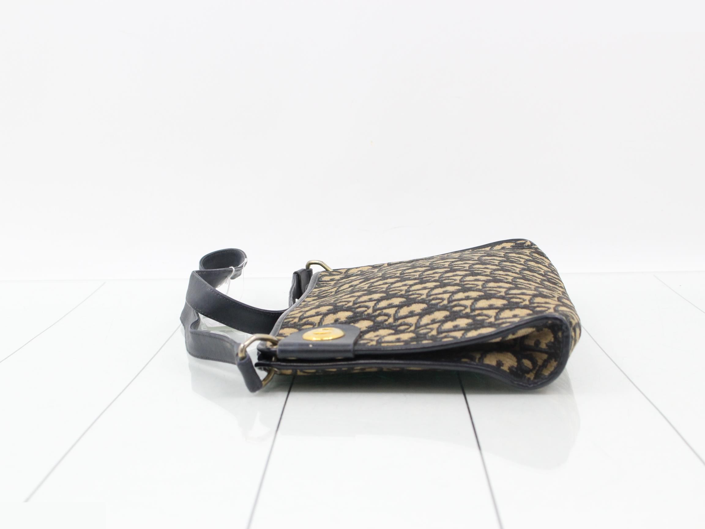 Shoulder bag — view 4