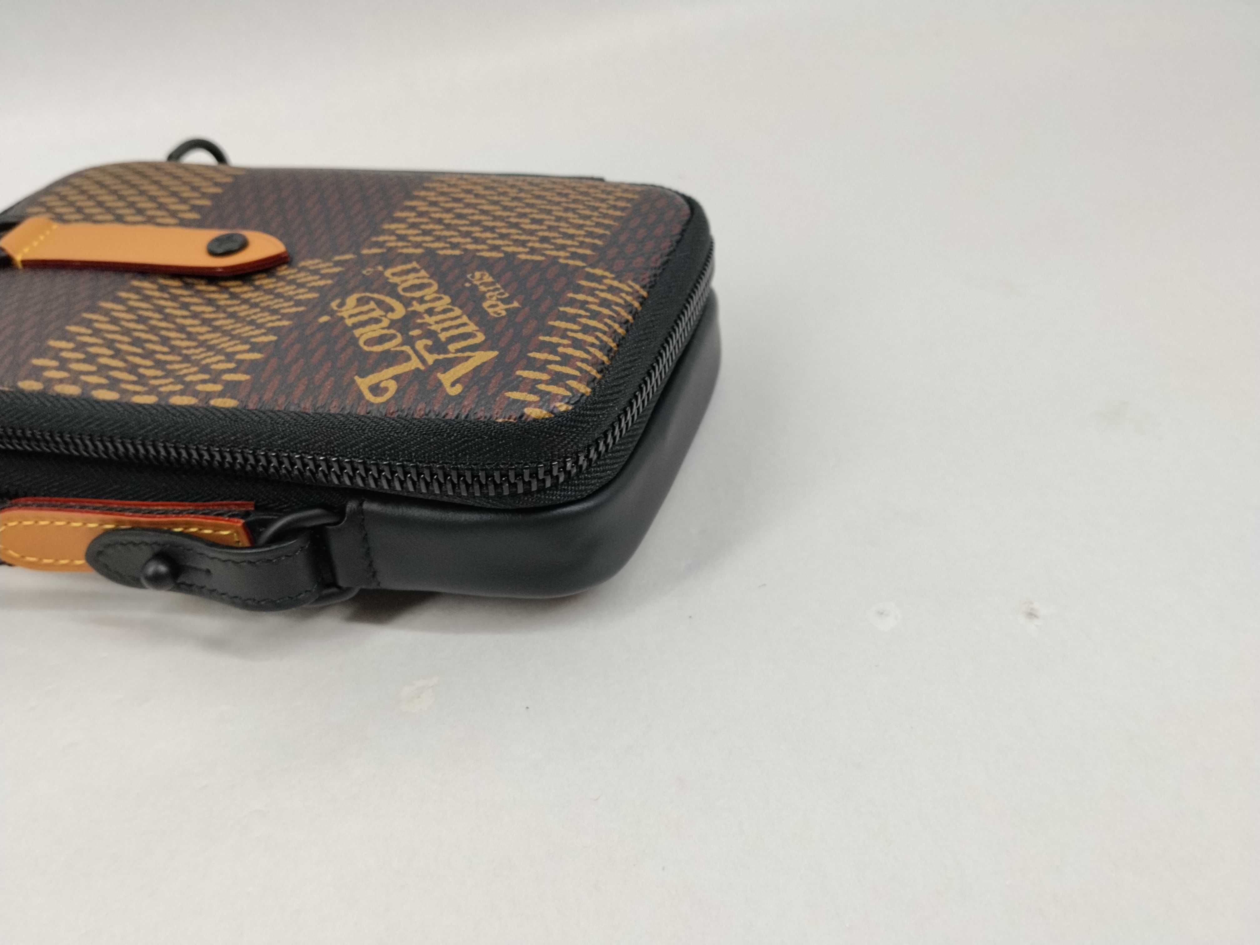 Damier N40377 Louis Vuitton Double Phone Pouch Damier Giant RFID Turtle Virgil Abloh NIGO Collaboration Shoulder Bag — view 4