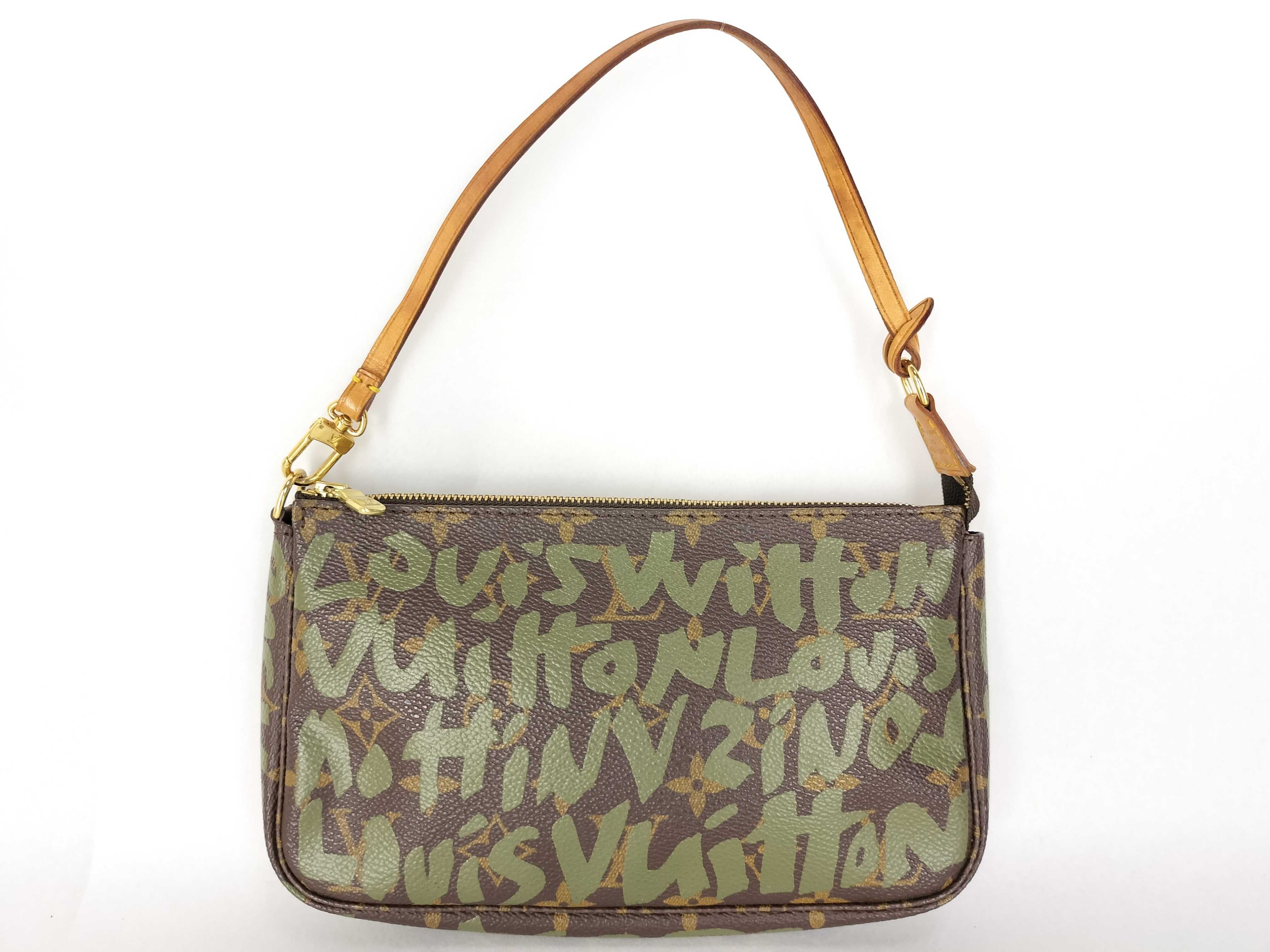Monogram Graffiti Pochette Accessoires M92191 AR0071 Pouch