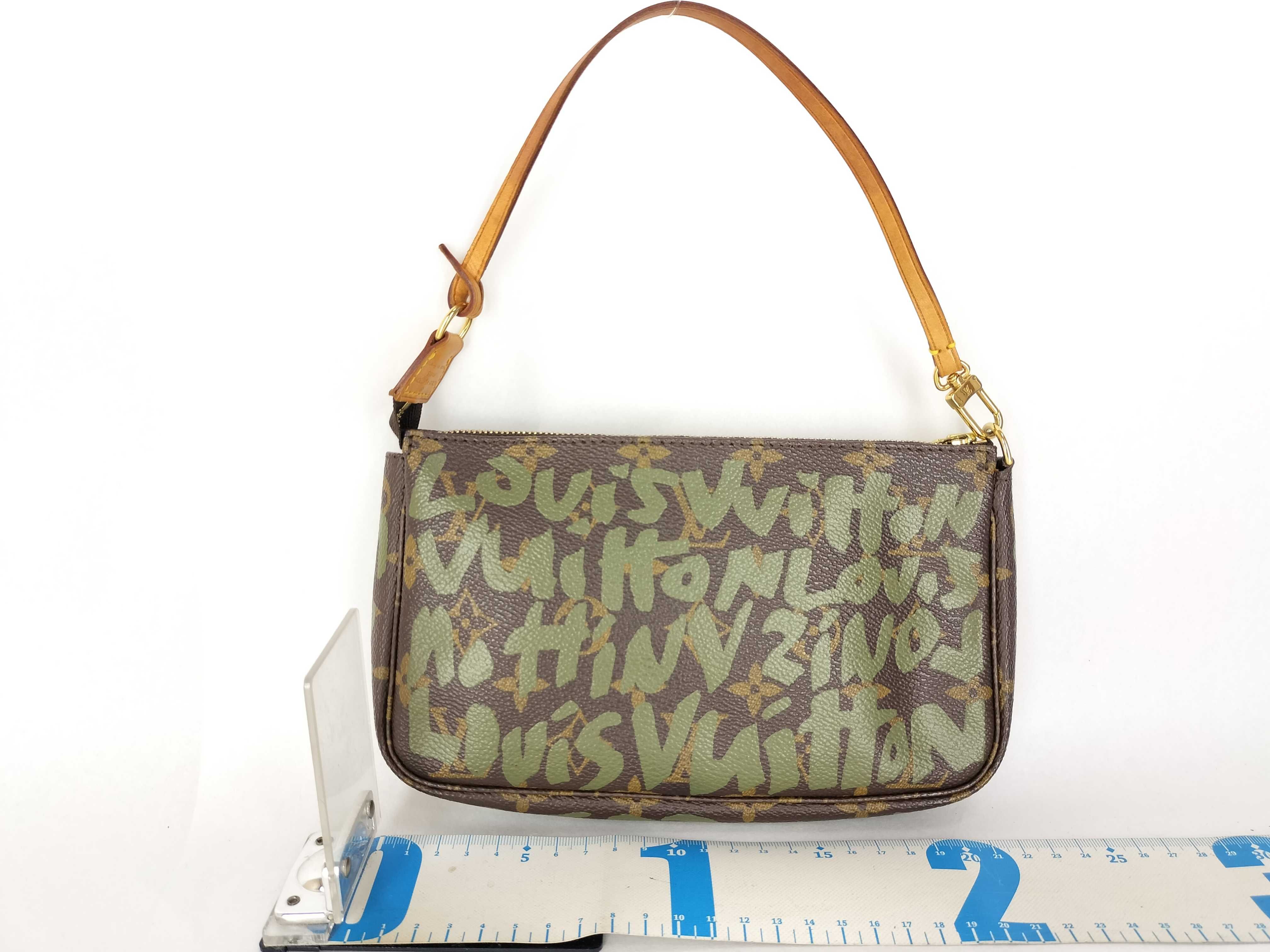 Monogram Graffiti Pochette Accessoires M92191 AR0071 Pouch — view 2