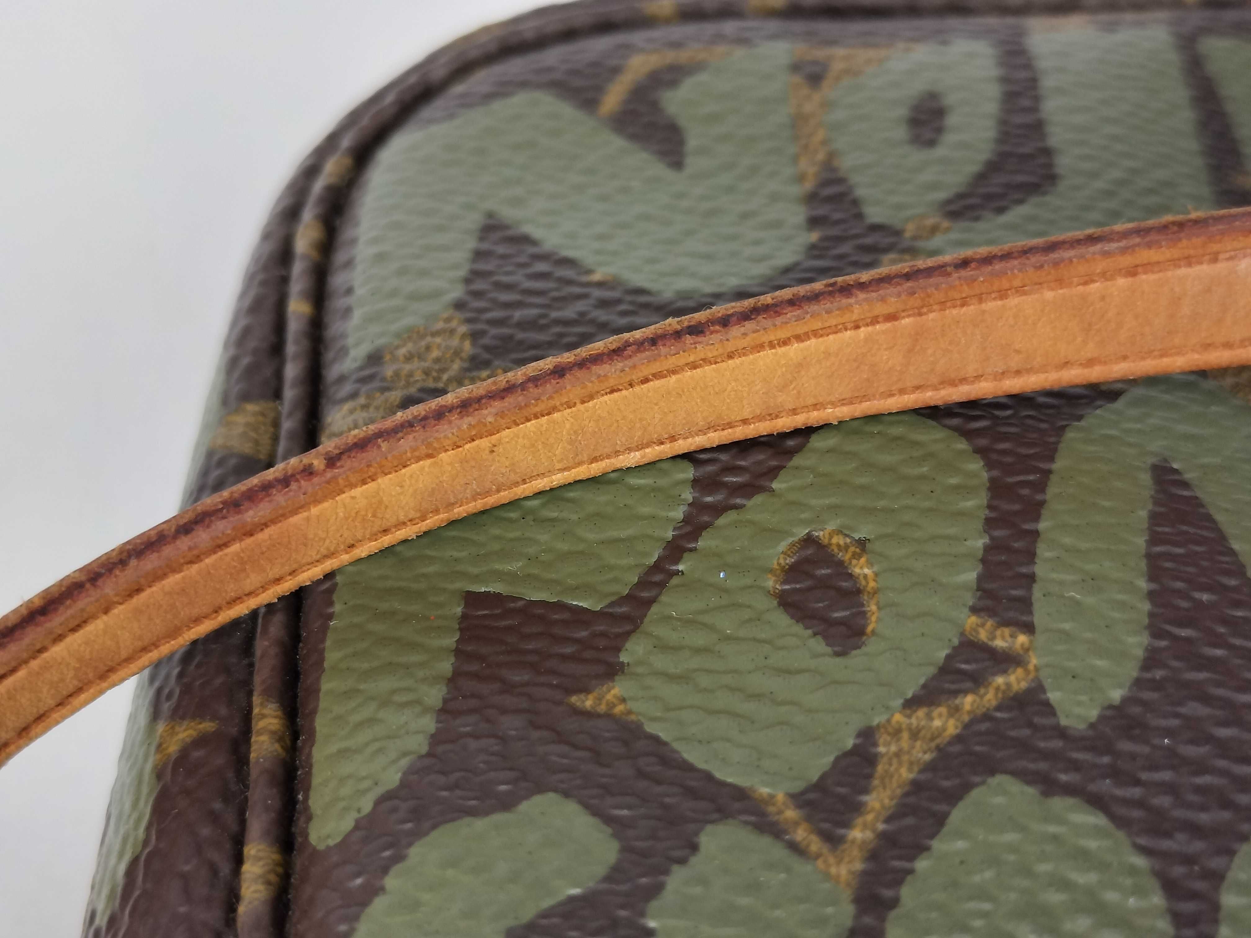 Monogram Graffiti Pochette Accessoires M92191 AR0071 Pouch — view 14