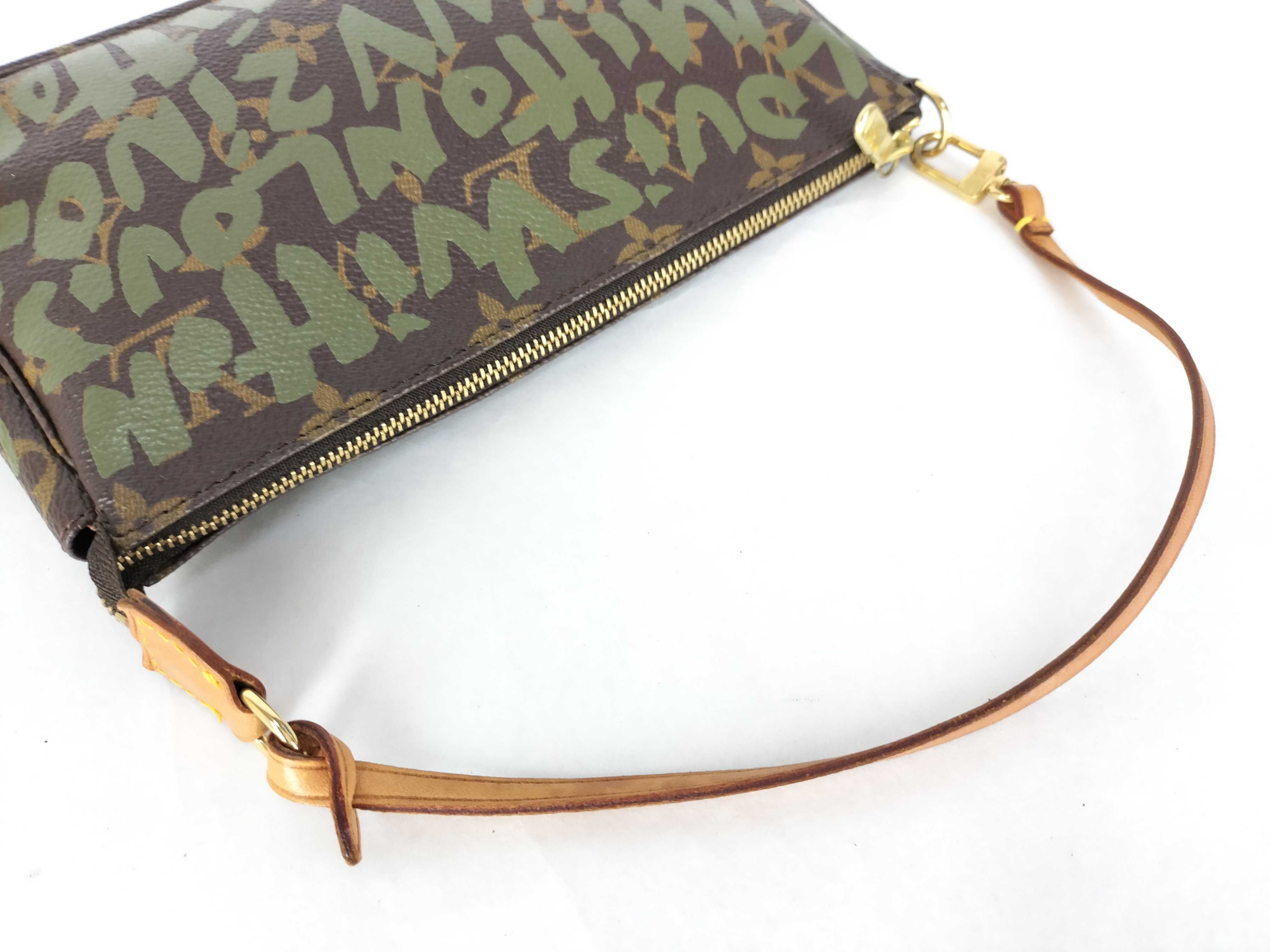 Monogram Graffiti Pochette Accessoires M92191 AR0071 Pouch — view 3