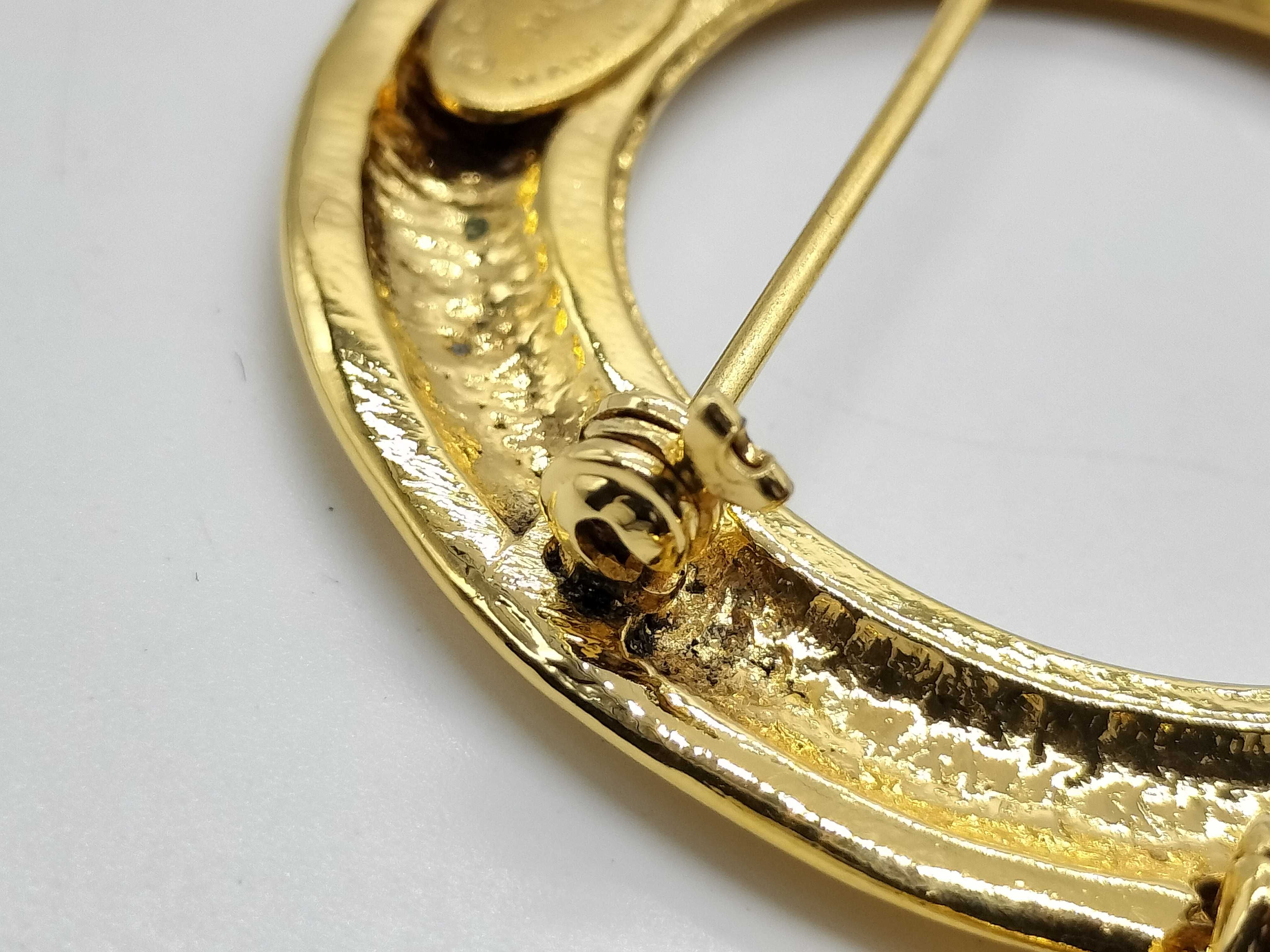 Coco Mark 5-Line Coco Mark Brooch 94P Gold Color Brooch — view 3