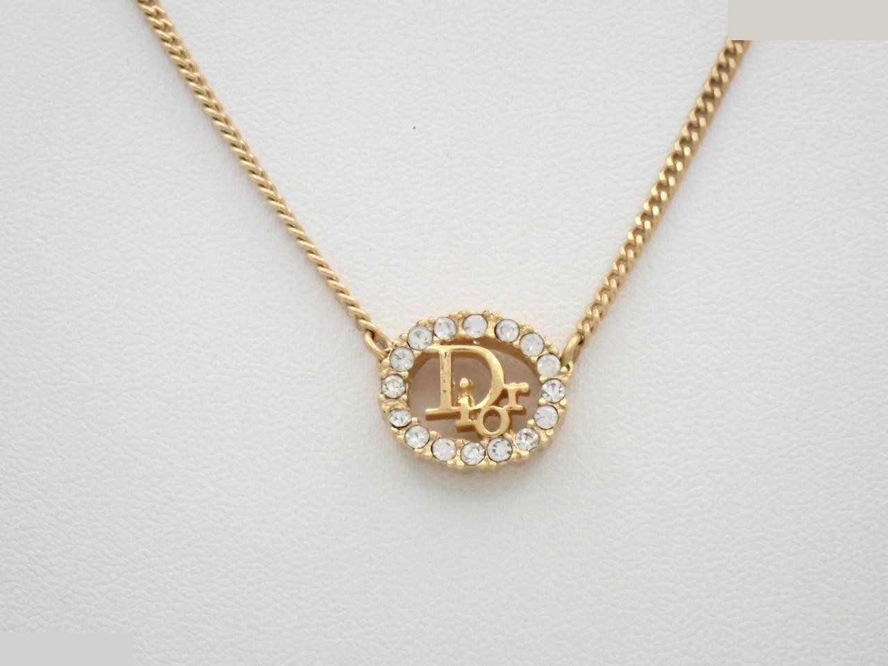 necklace, chain approximately 44cm