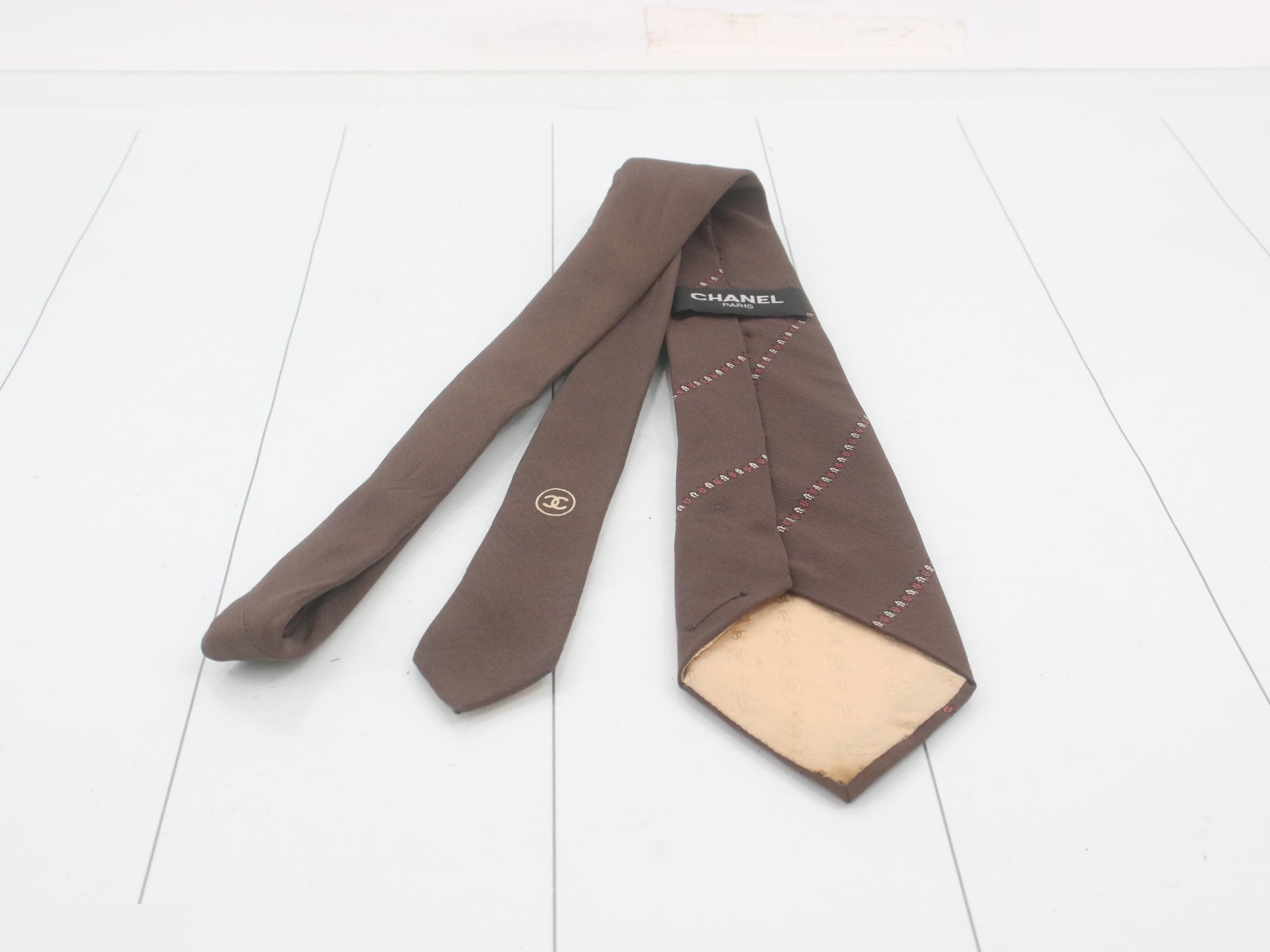 tie — view 2