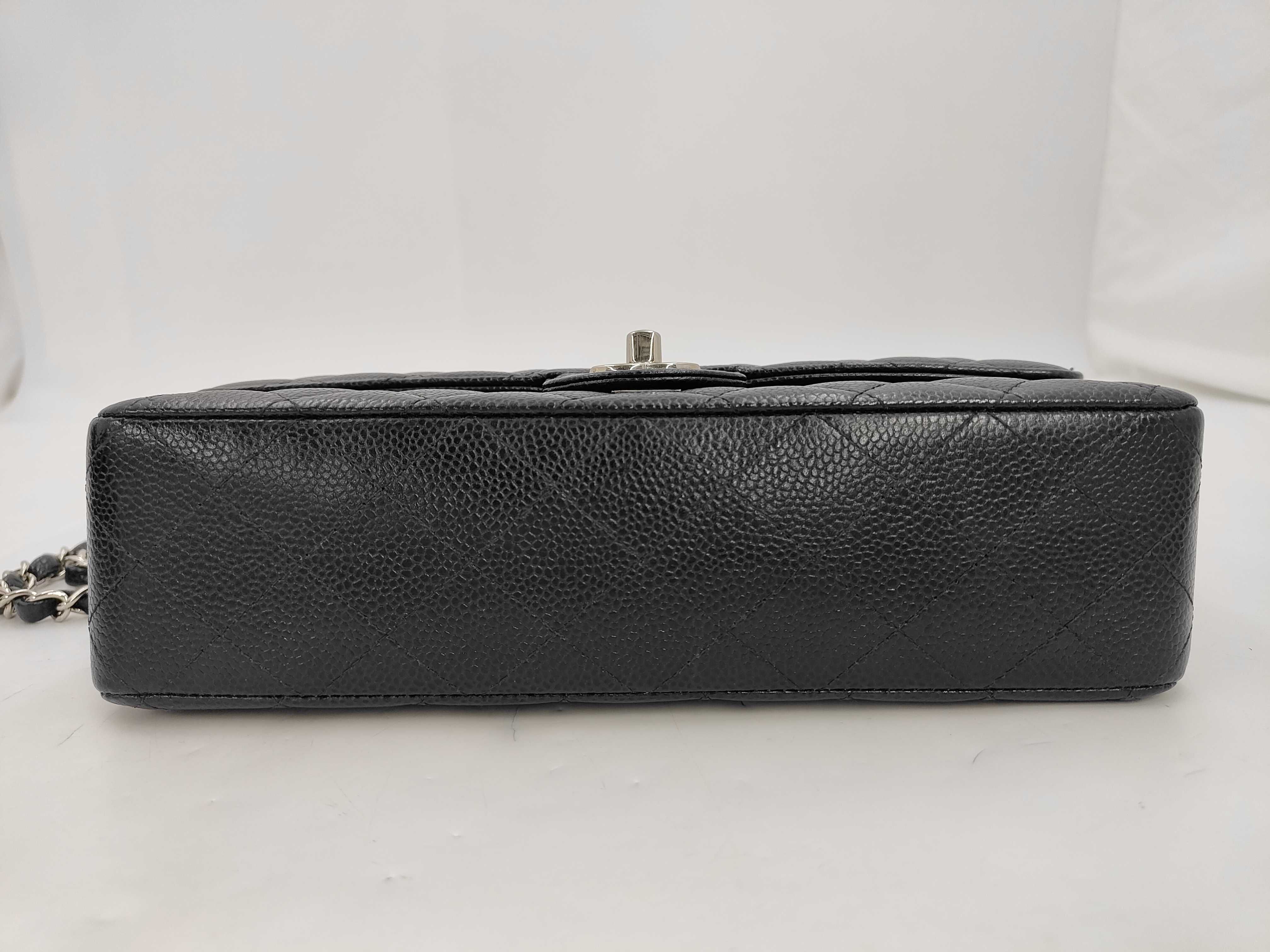 Matelassé 25 Caviar Skin Black Silver Hardware Double Flap Shoulder Bag (Serial Number 29) — view 6