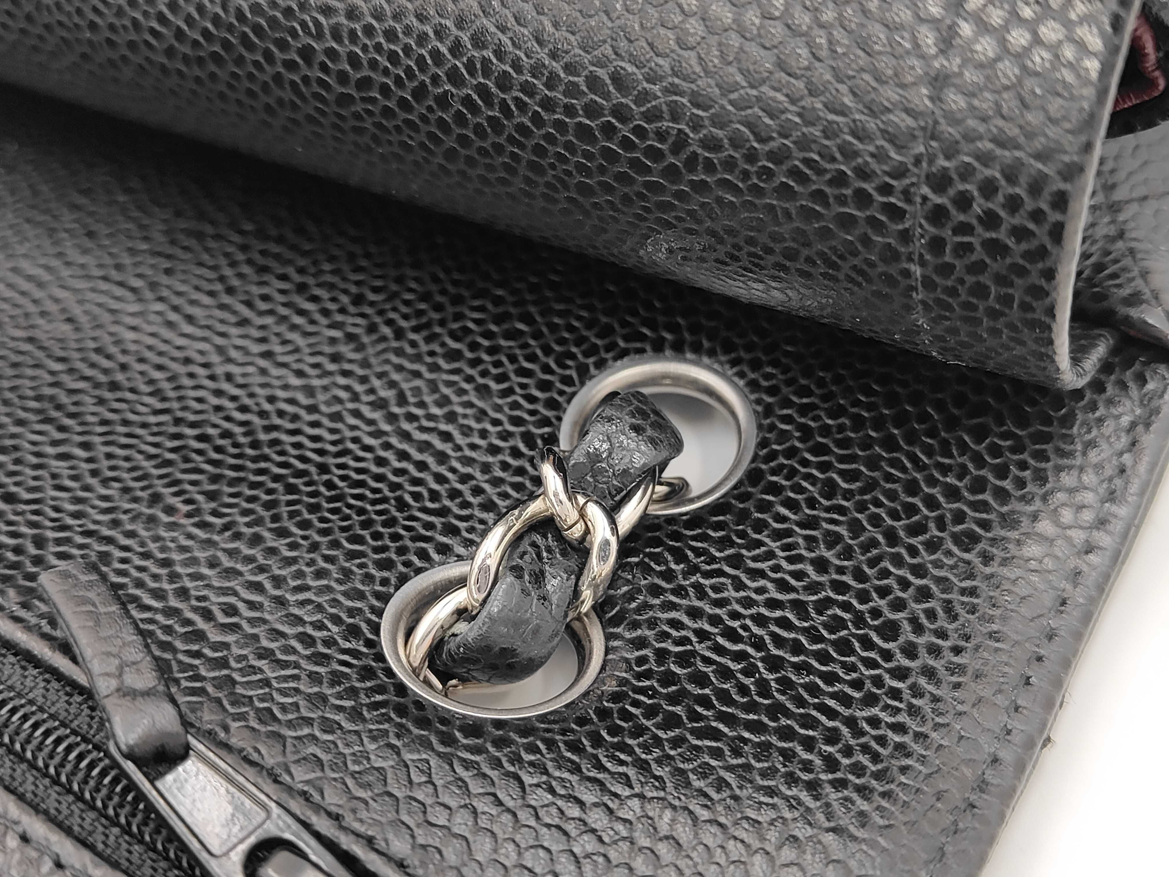 Matelassé 25 Caviar Skin Black Silver Hardware Double Flap Shoulder Bag (Serial Number 29) — view 9