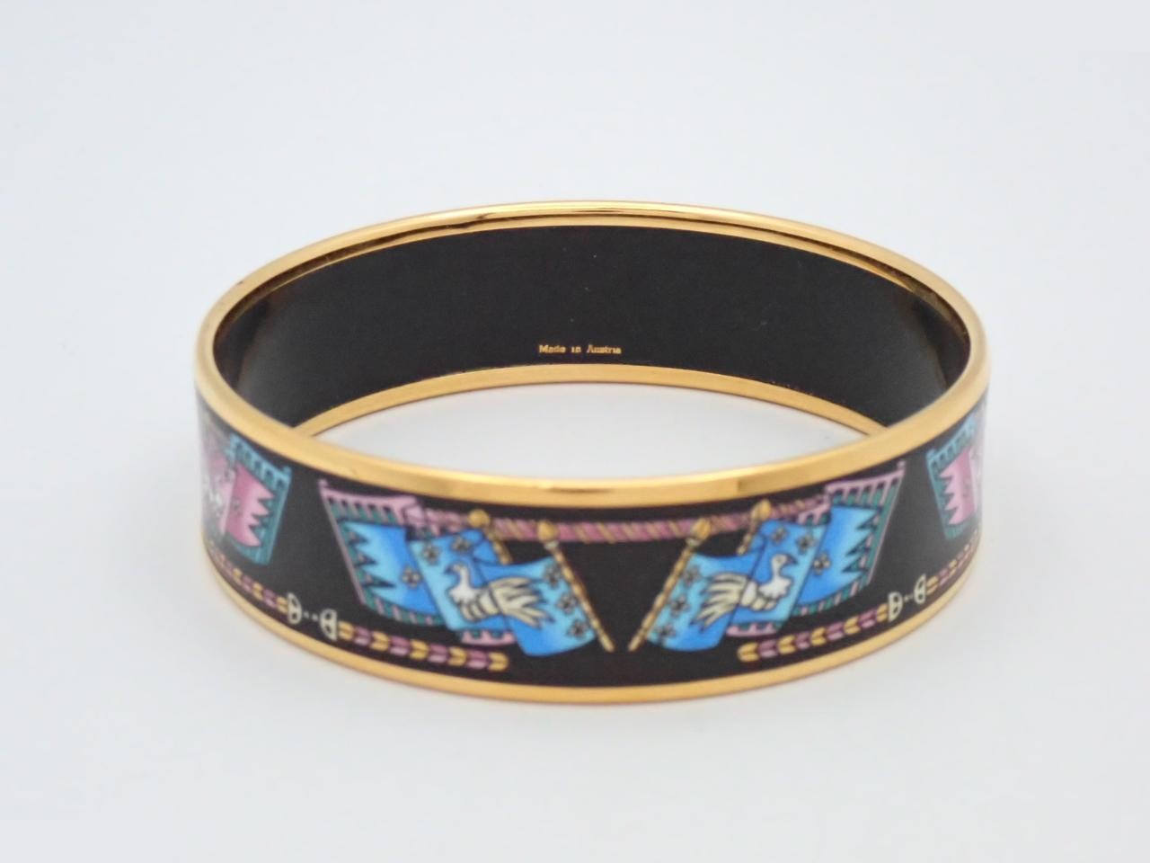 Enamel MM, wrist circumference approximately 19cm — view 2