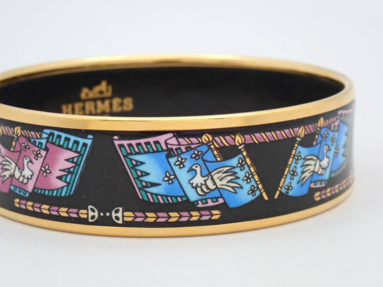 Enamel MM, wrist circumference approximately 19cm — view 3