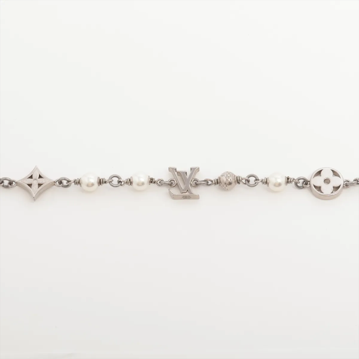 LE0225 Bracelet, Metal x Faux Pearl, Silver. Shows signs of wear, — view 3