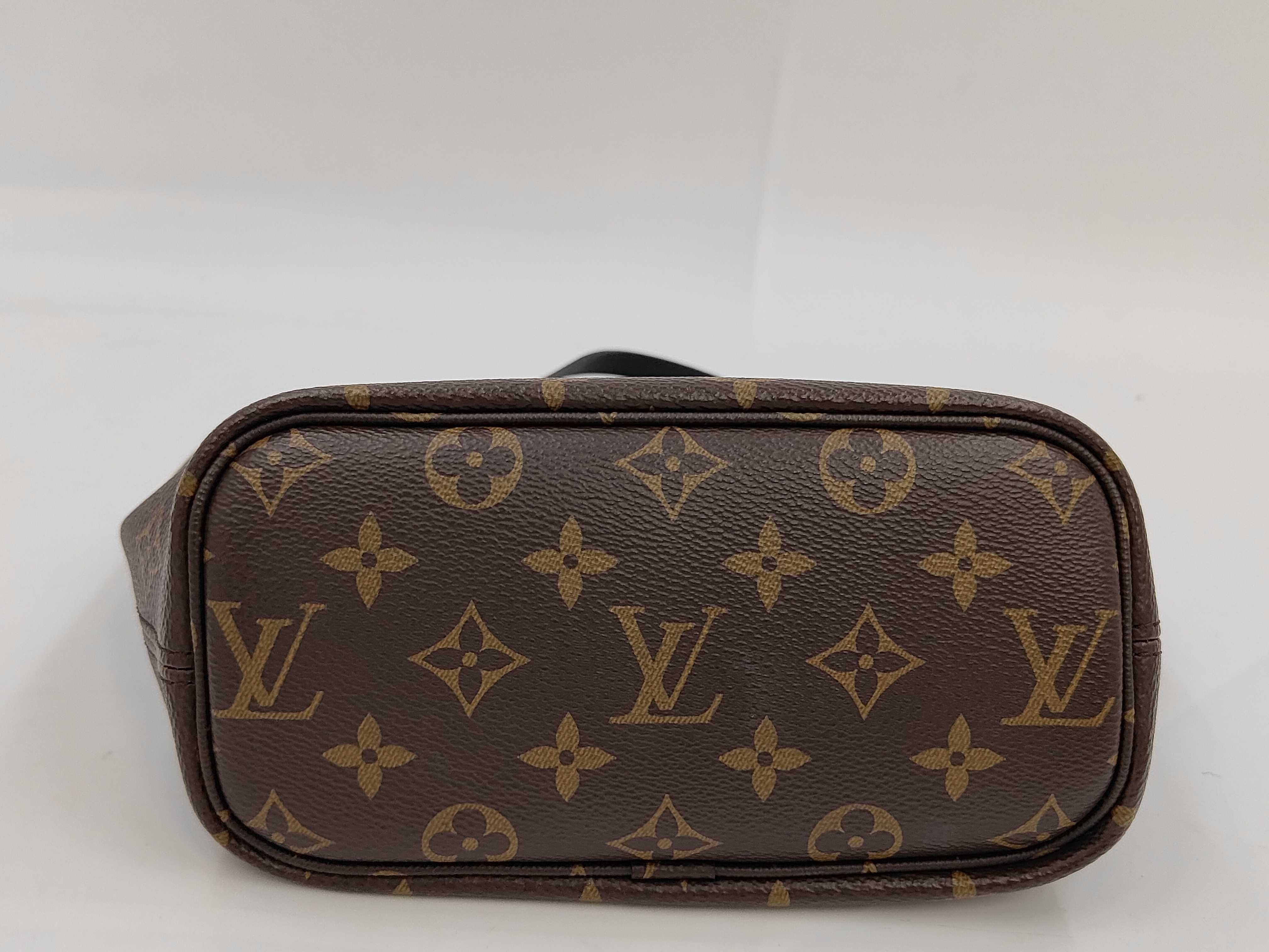 Neverfull Inside Out BB Monogram 2-Way Shoulder Bag/Handbag M12099 Handbag — view 4