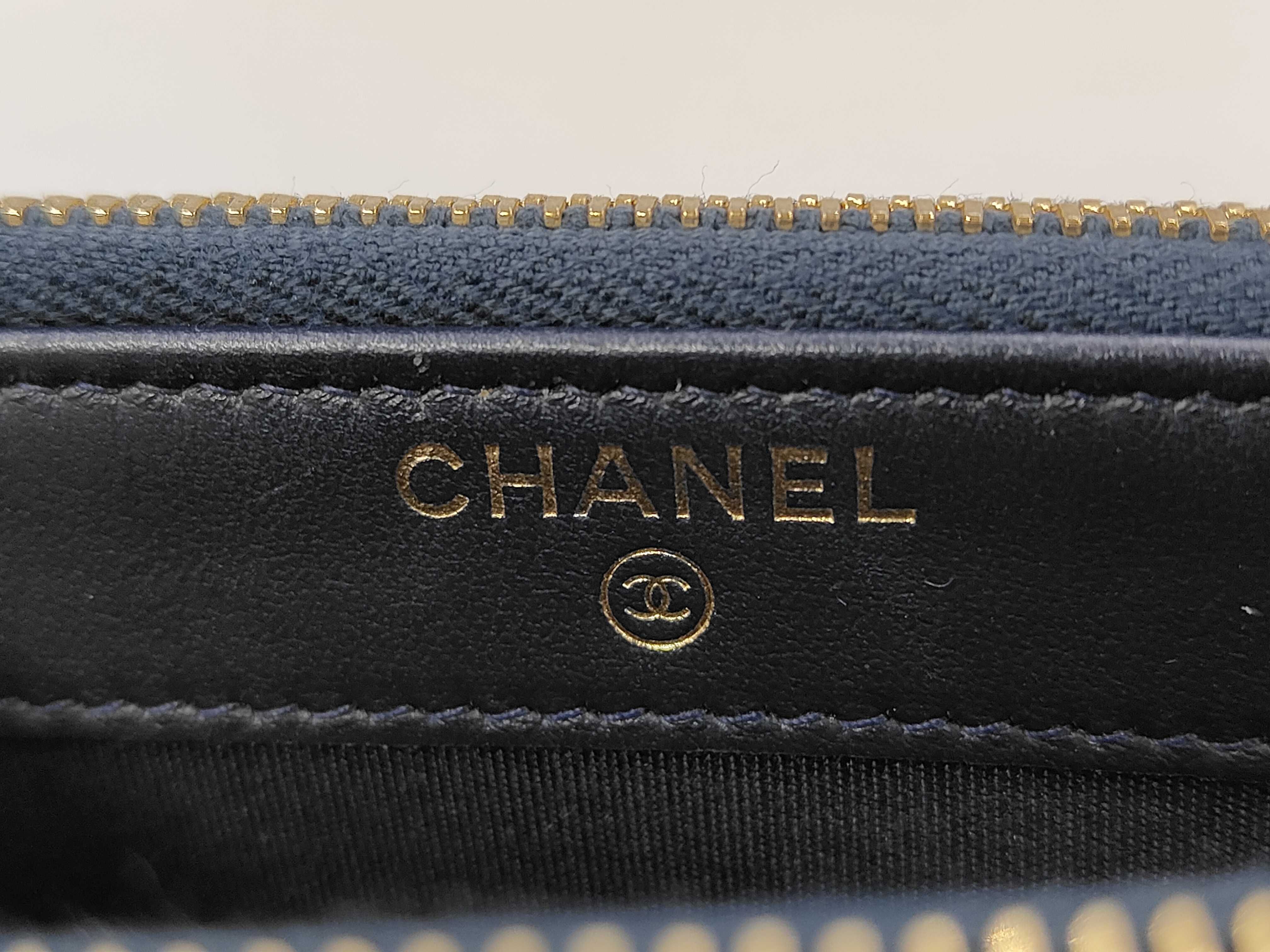 Deauville Canvas Chain Shoulder Bag — view 9
