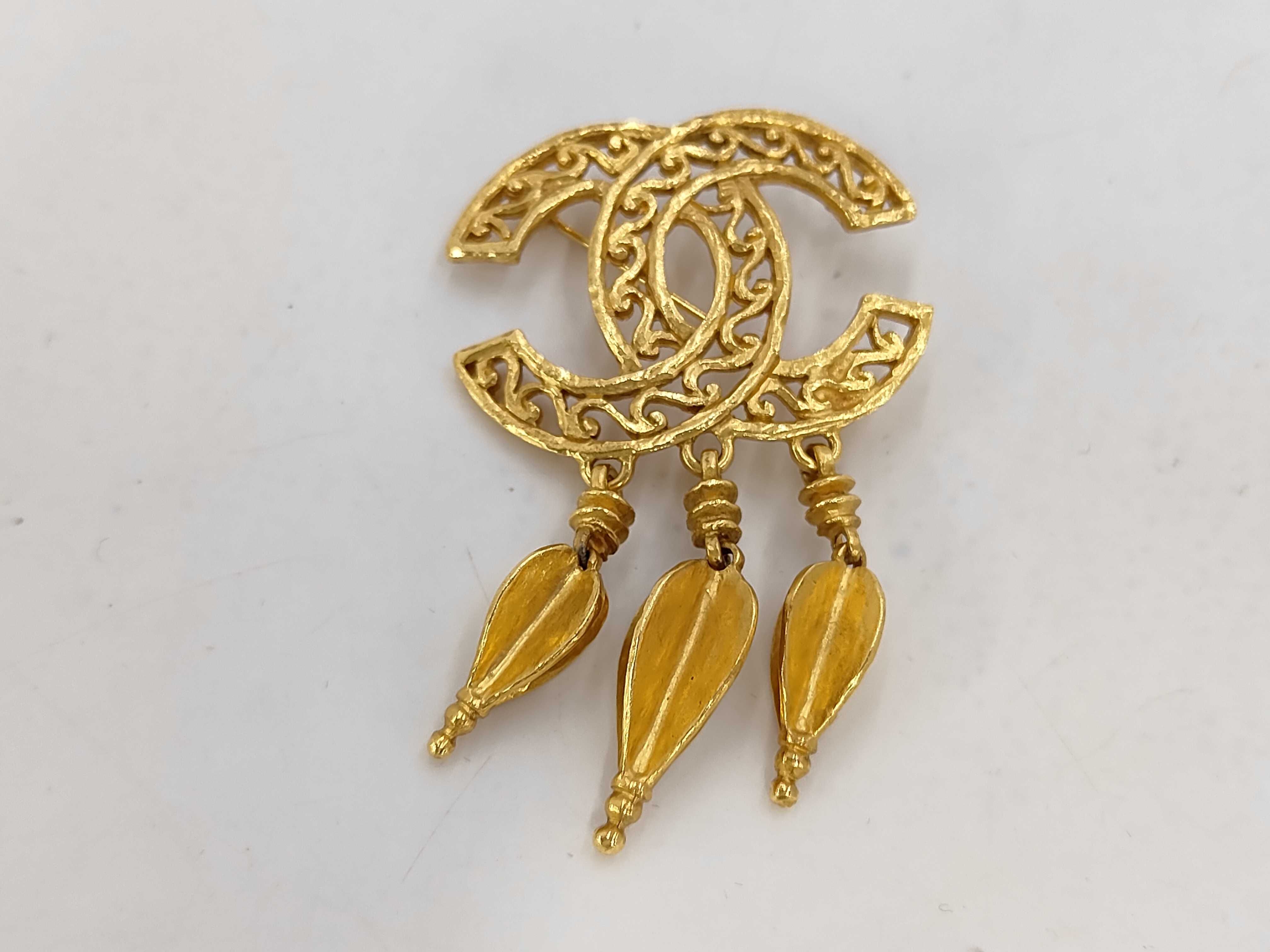 Coco Mark Fringe Brooch