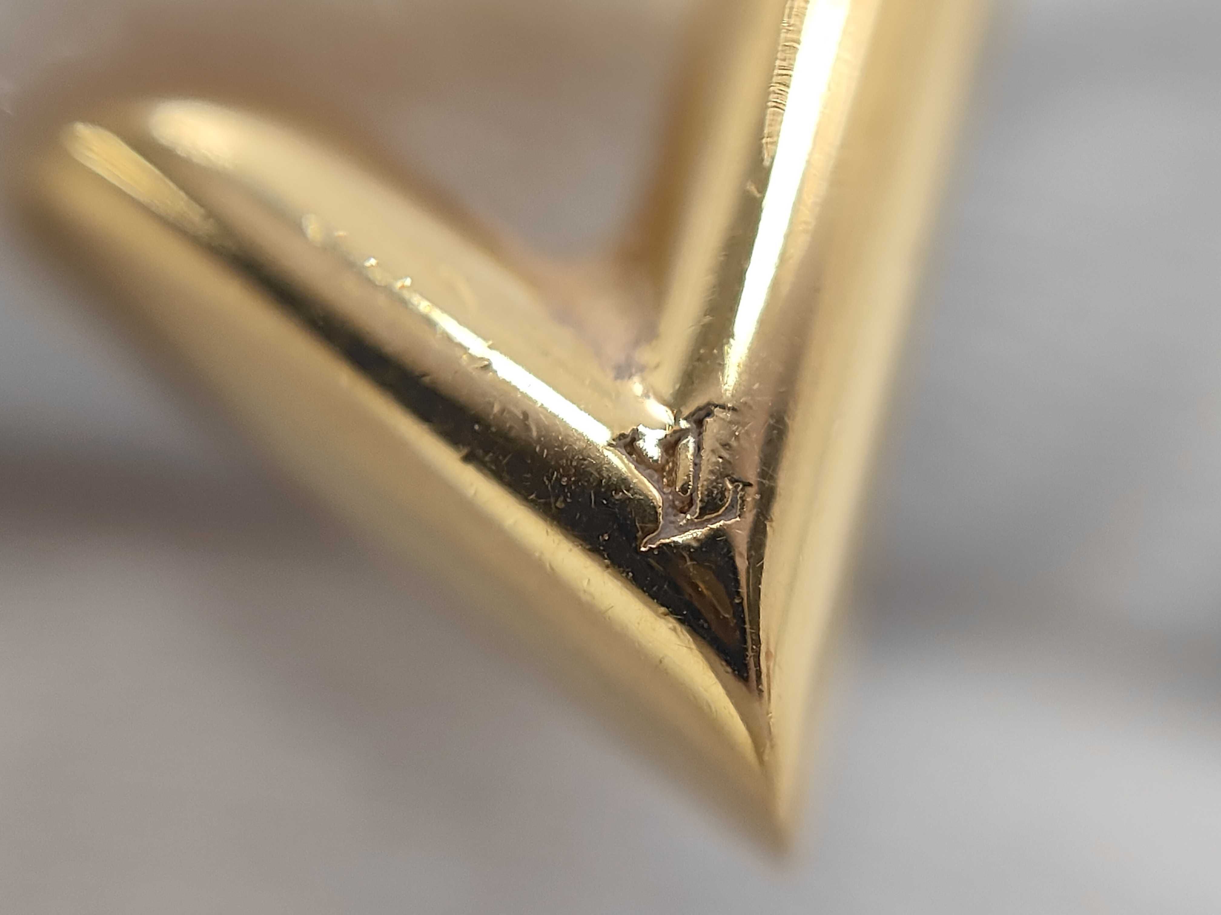 Essential V Earrings, Gold, M68153 — view 5