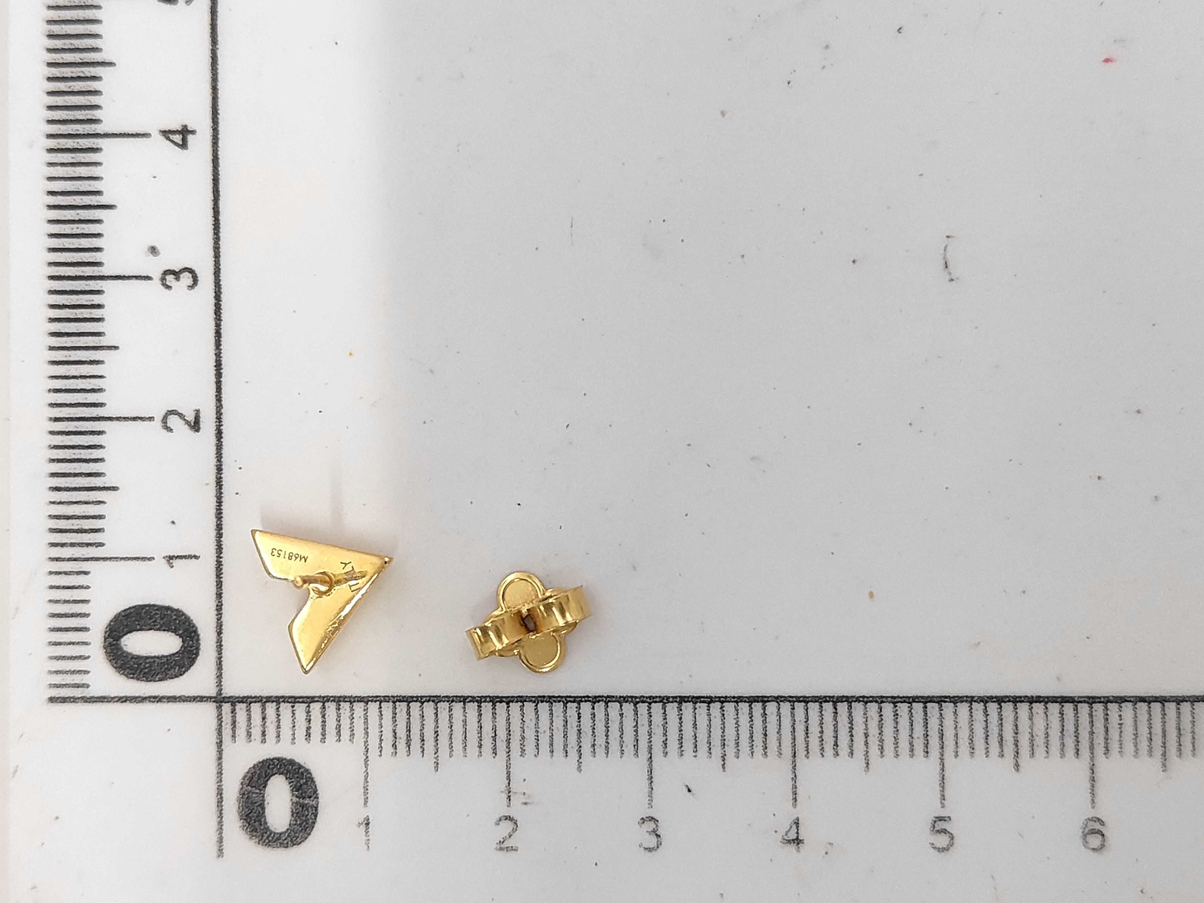 Essential V Earrings, Gold, M68153 — view 6