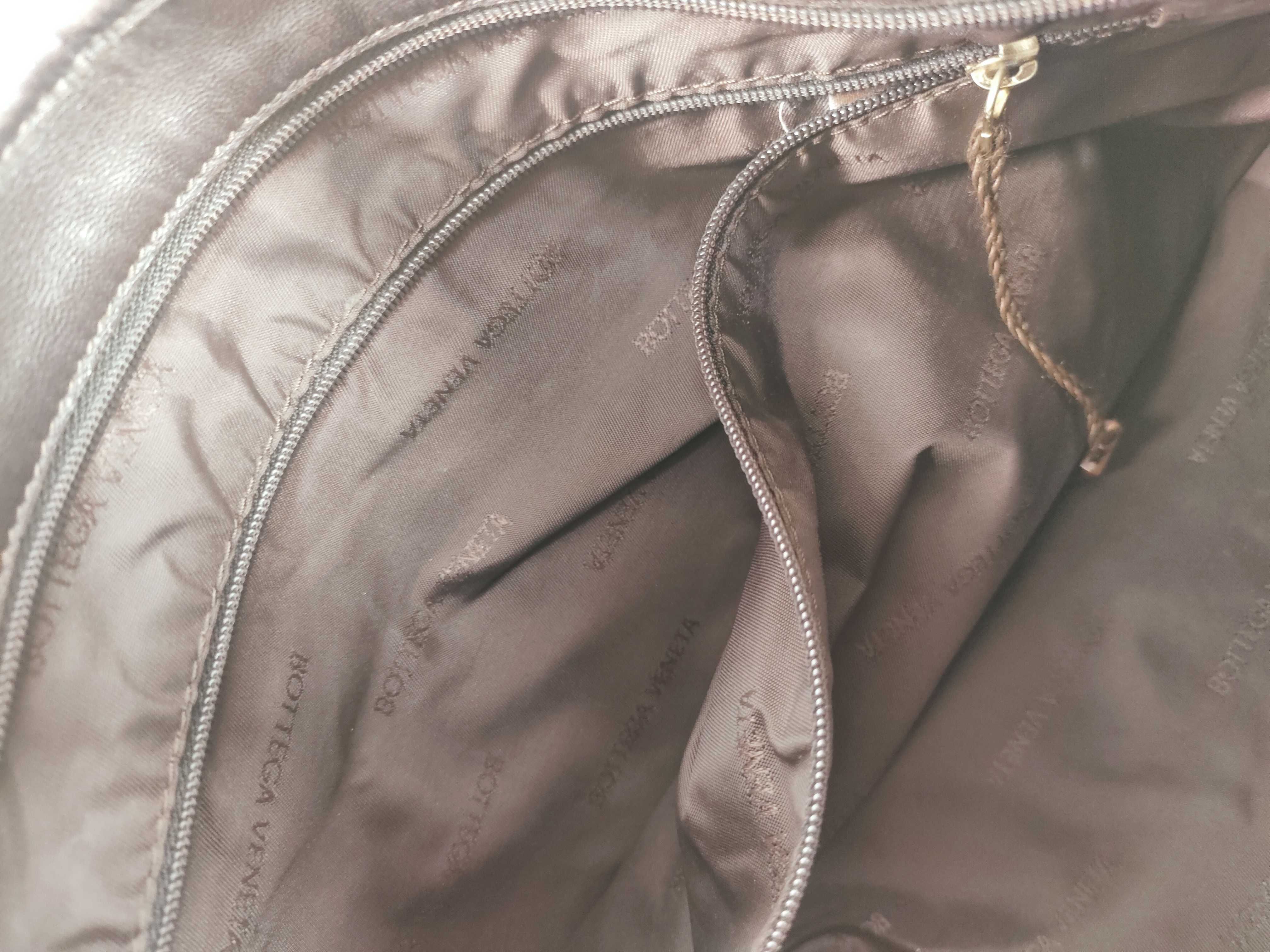 Logo One-Shoulder Bag — view 11