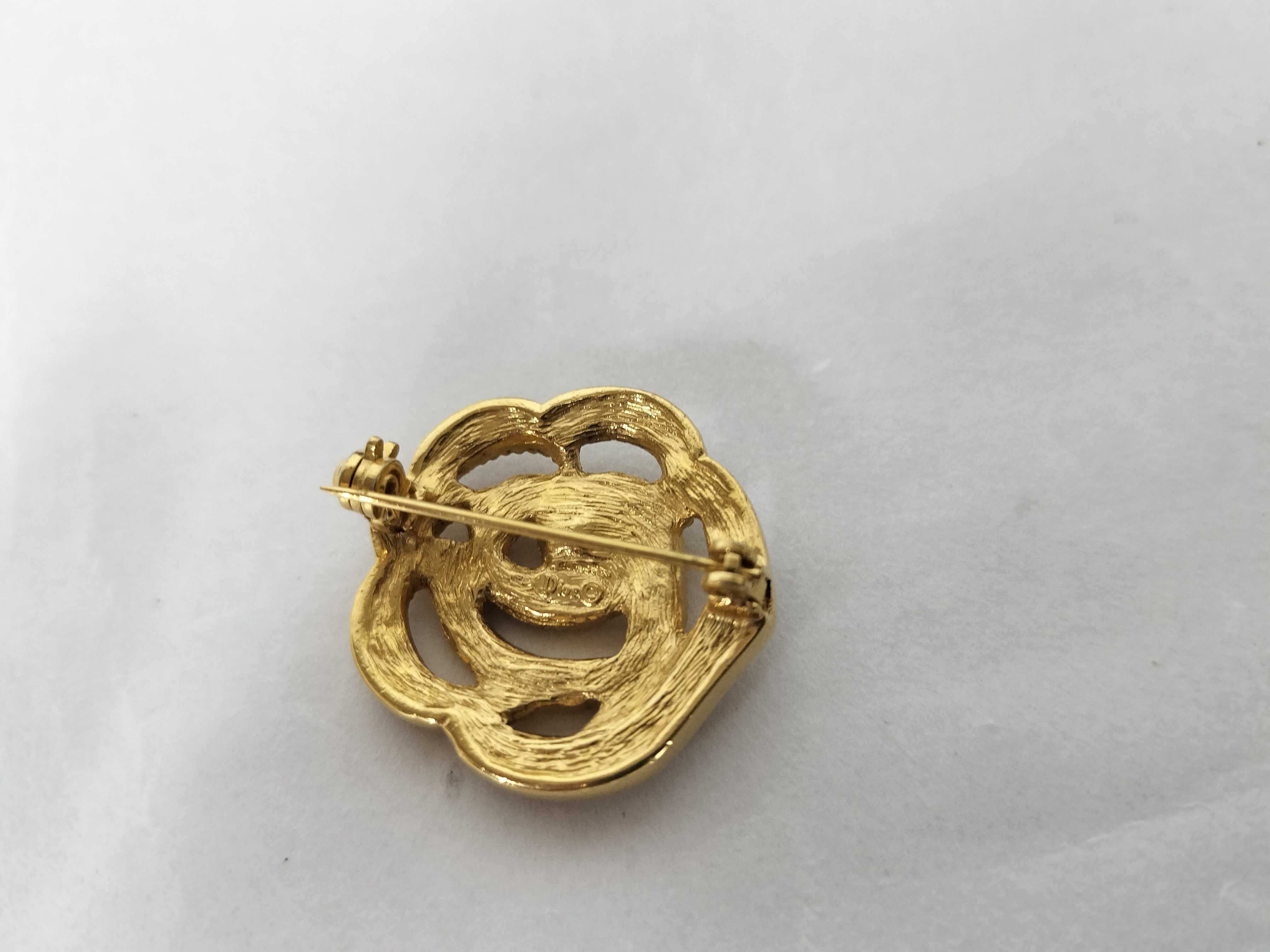 brooch — view 4