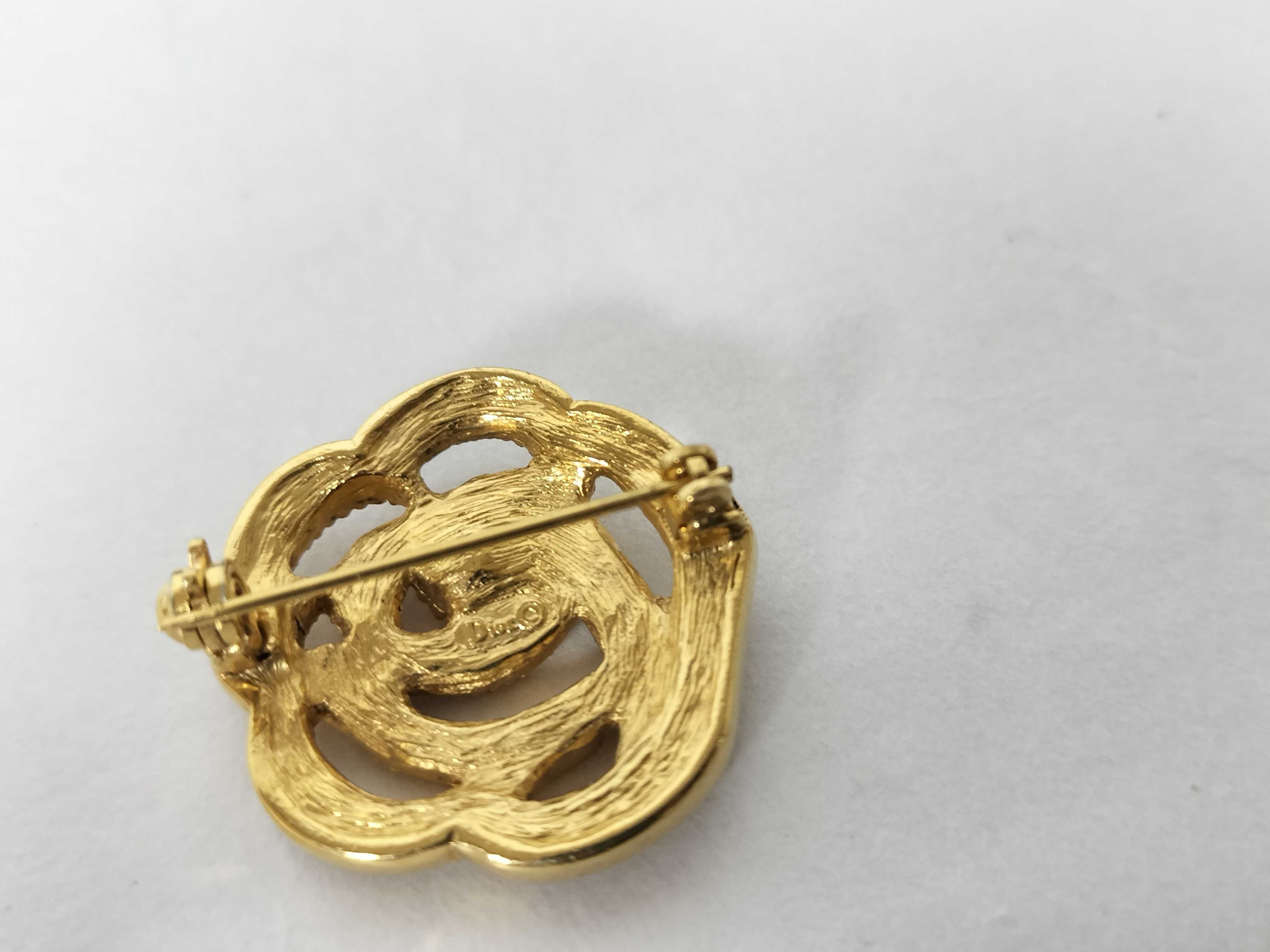 brooch — view 5