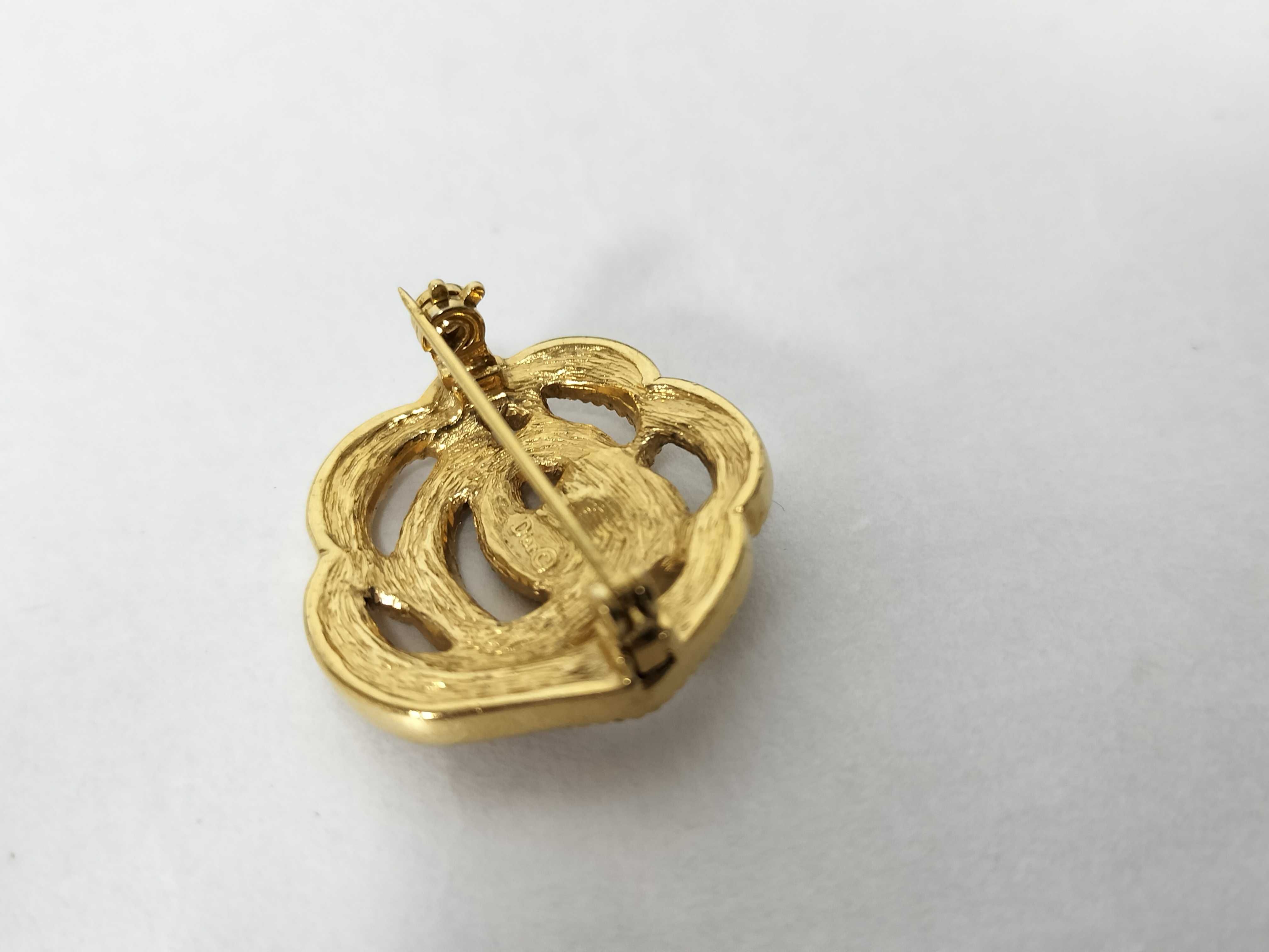 brooch — view 6