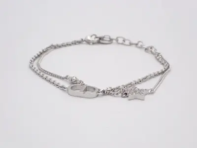 Other lines: Precious metal bracelets and bangles (metal), wrist circumference approximately 18 cm.