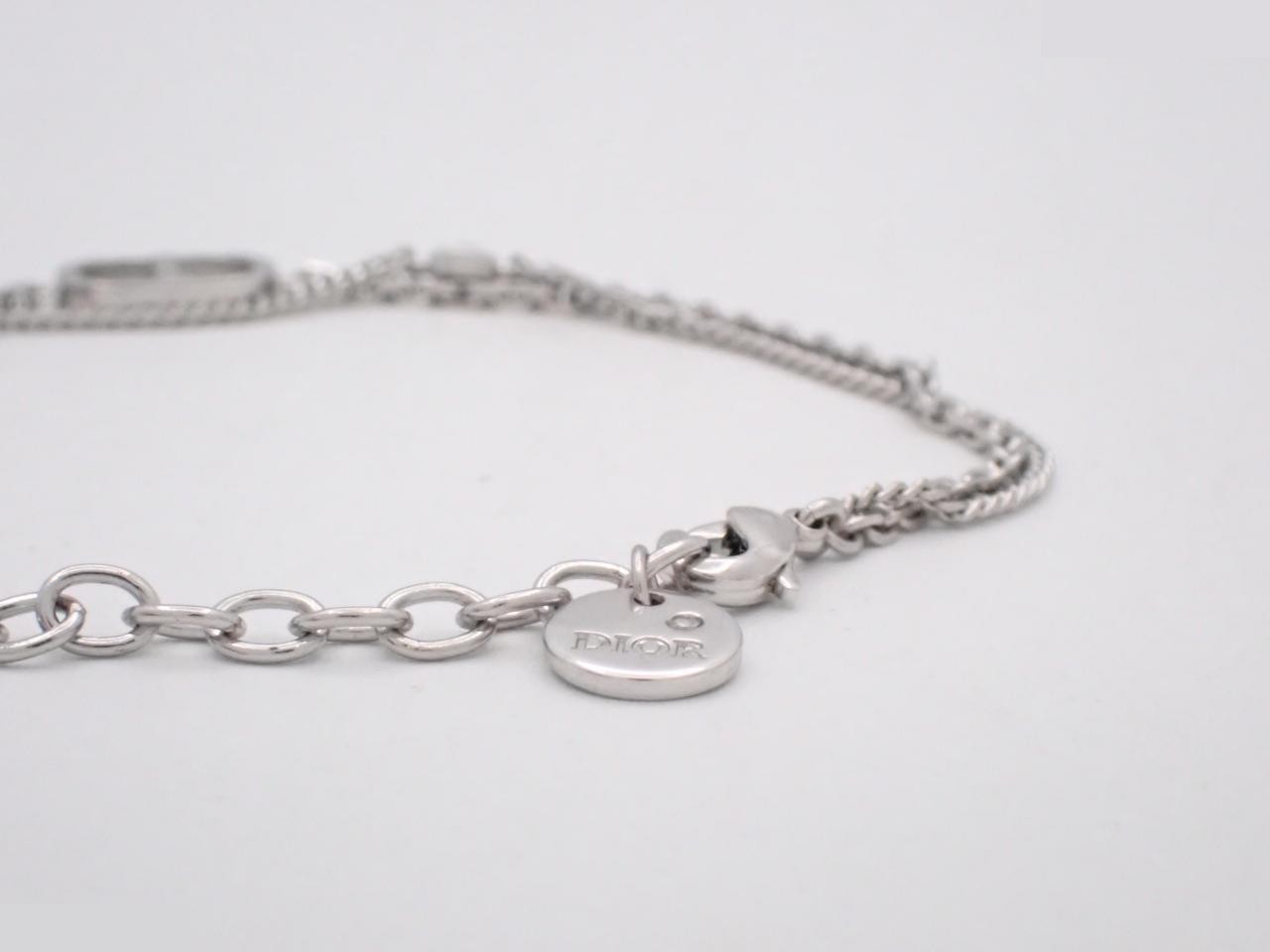 Other lines: Precious metal bracelets and bangles (metal), wrist circumference approximately 18 cm. — view 3
