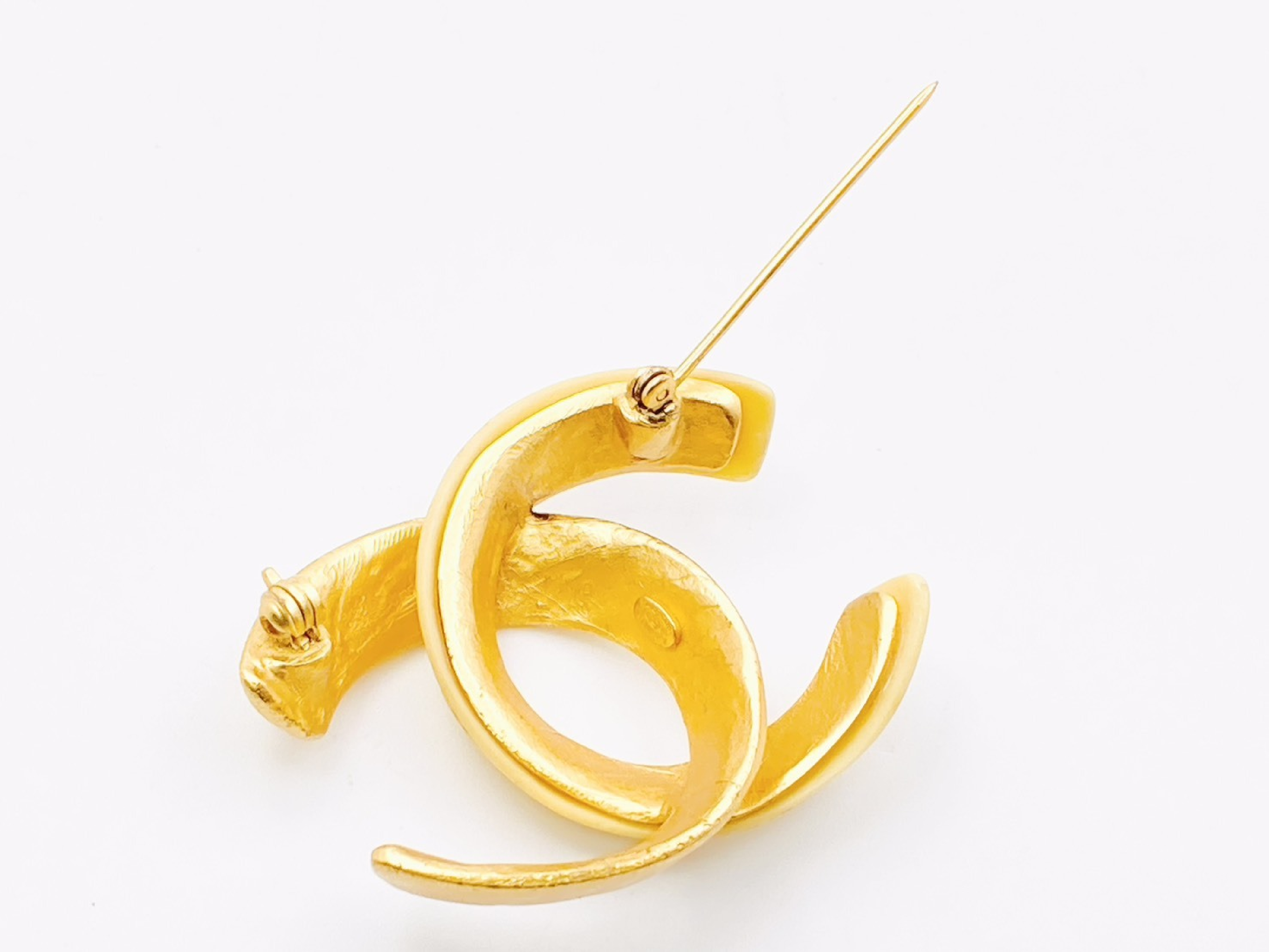 Coco Mark Brooch 00T Gold x Ivory Brooch — view 4