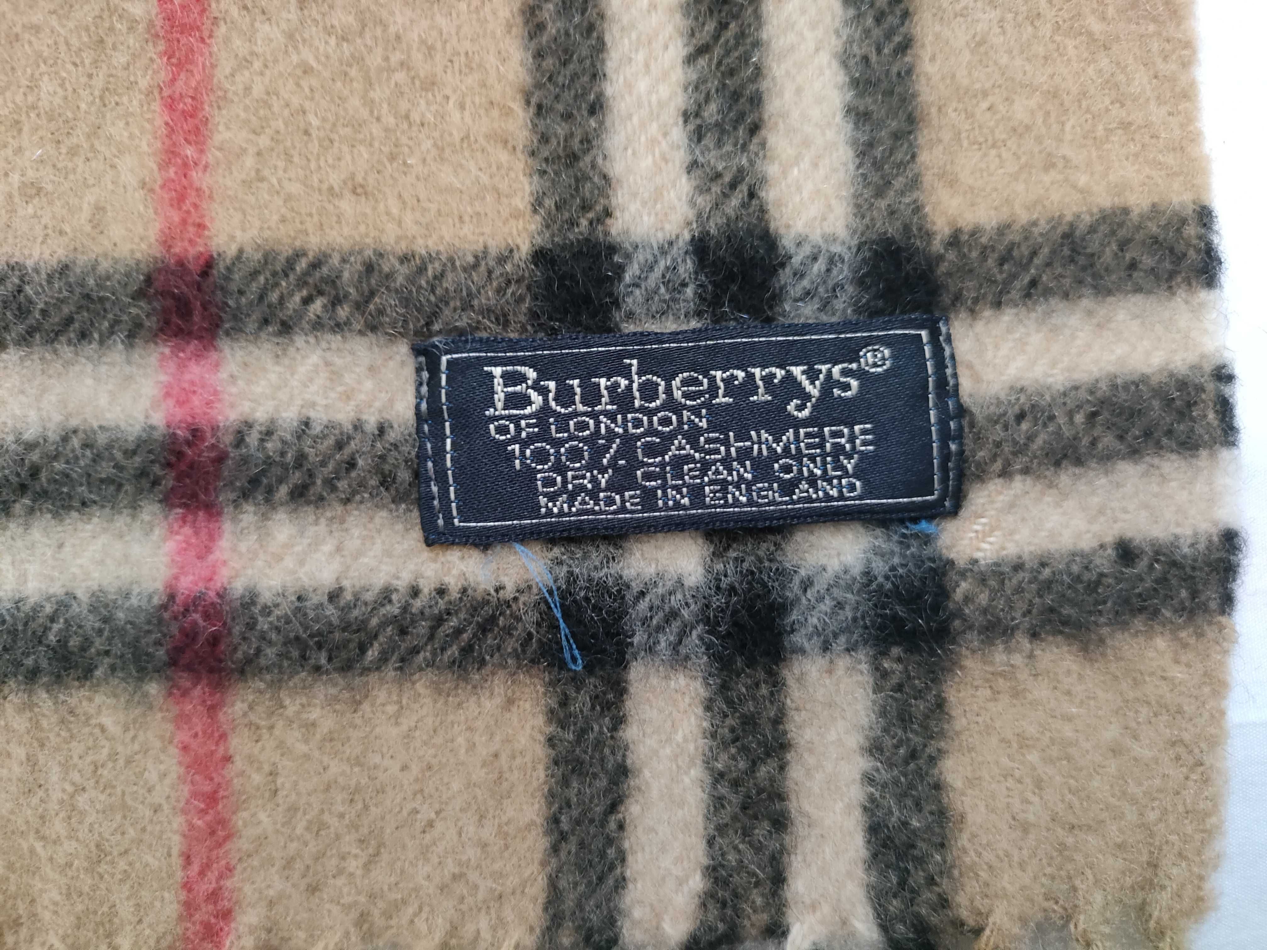 100% Cashmere Scarf, Nova Check Pattern, and other accessories. — view 4
