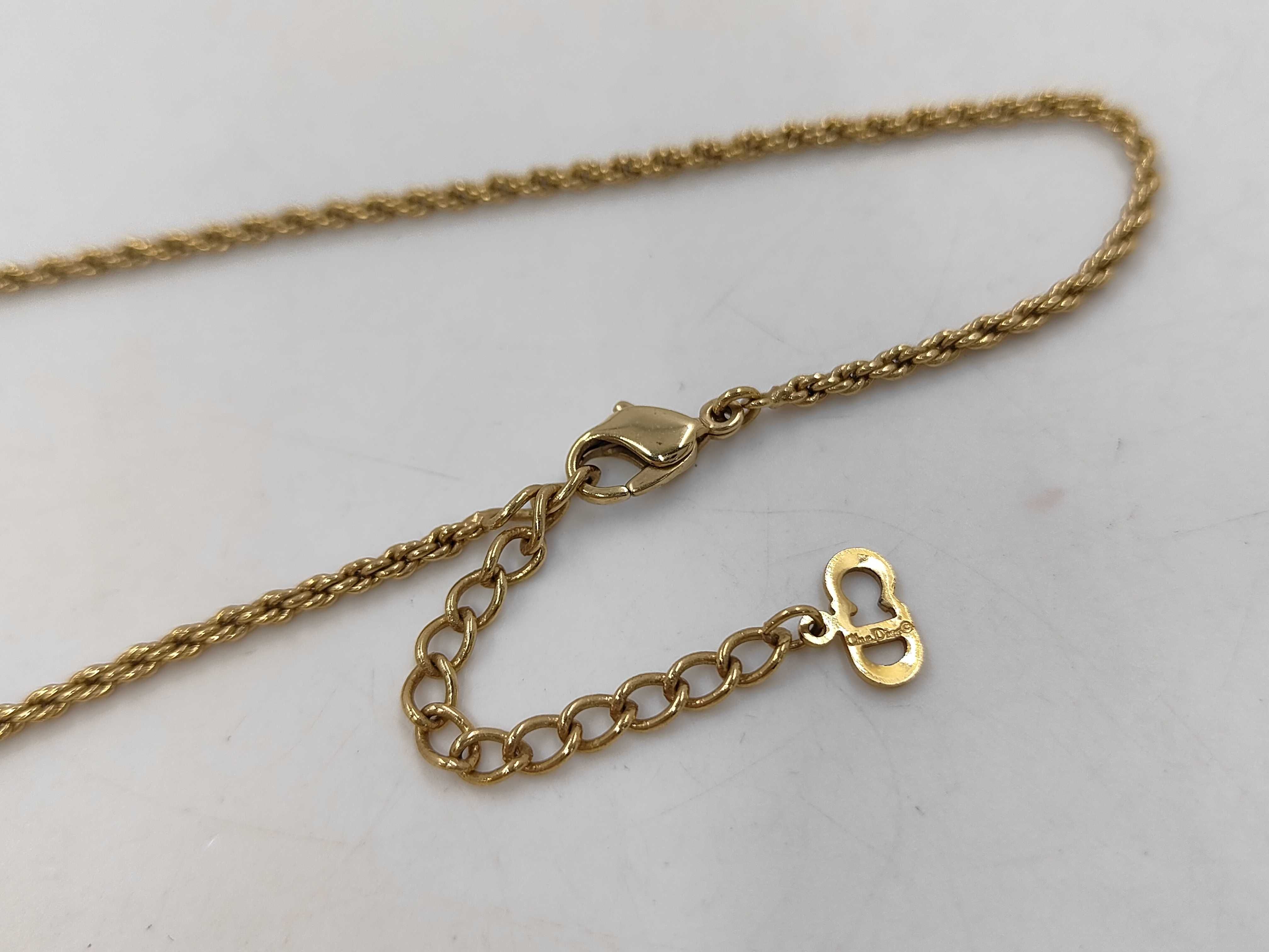 necklace — view 3