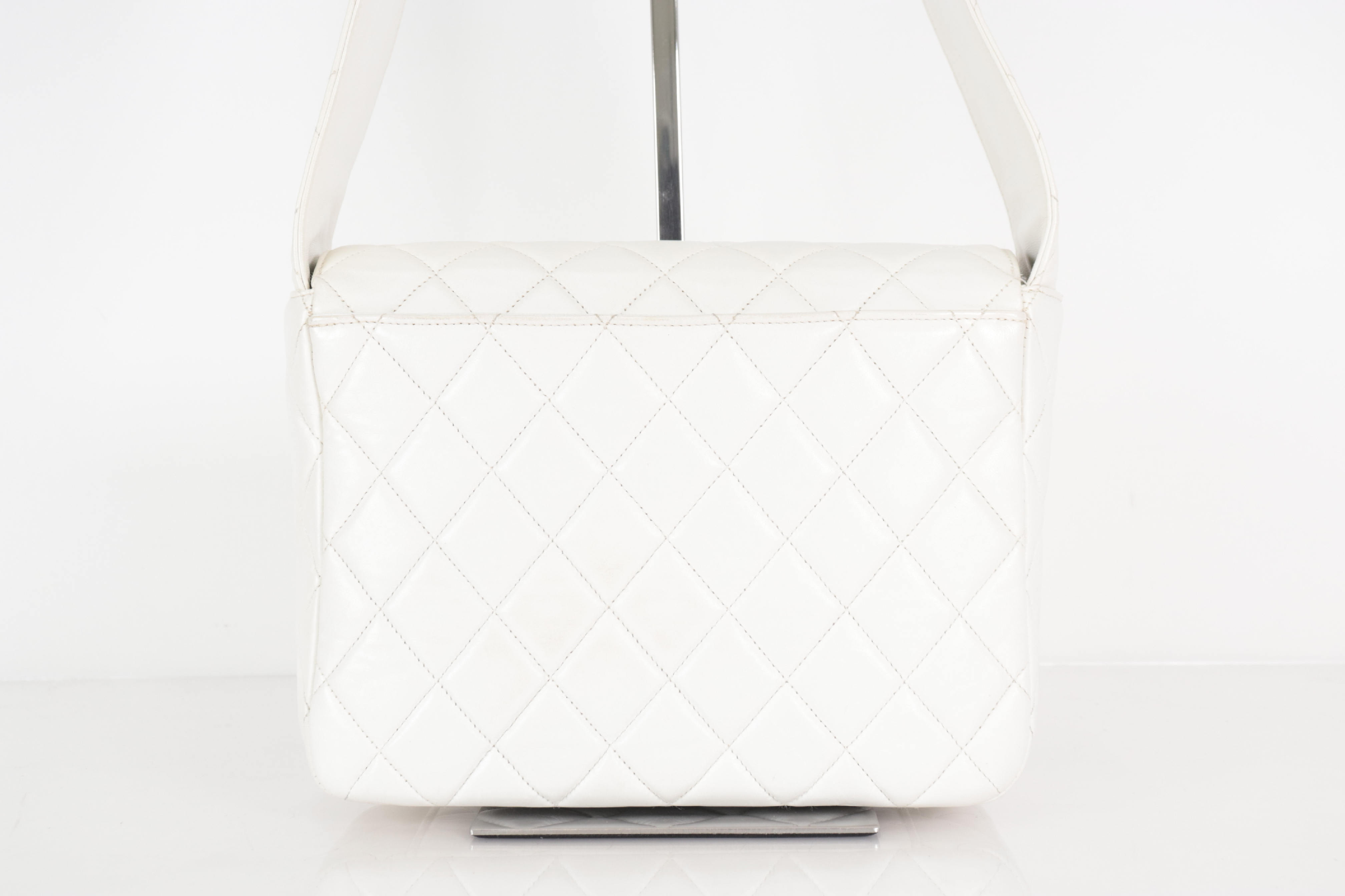 Turnlock Lambskin One-Shoulder Bag, White, Series 4 — view 3
