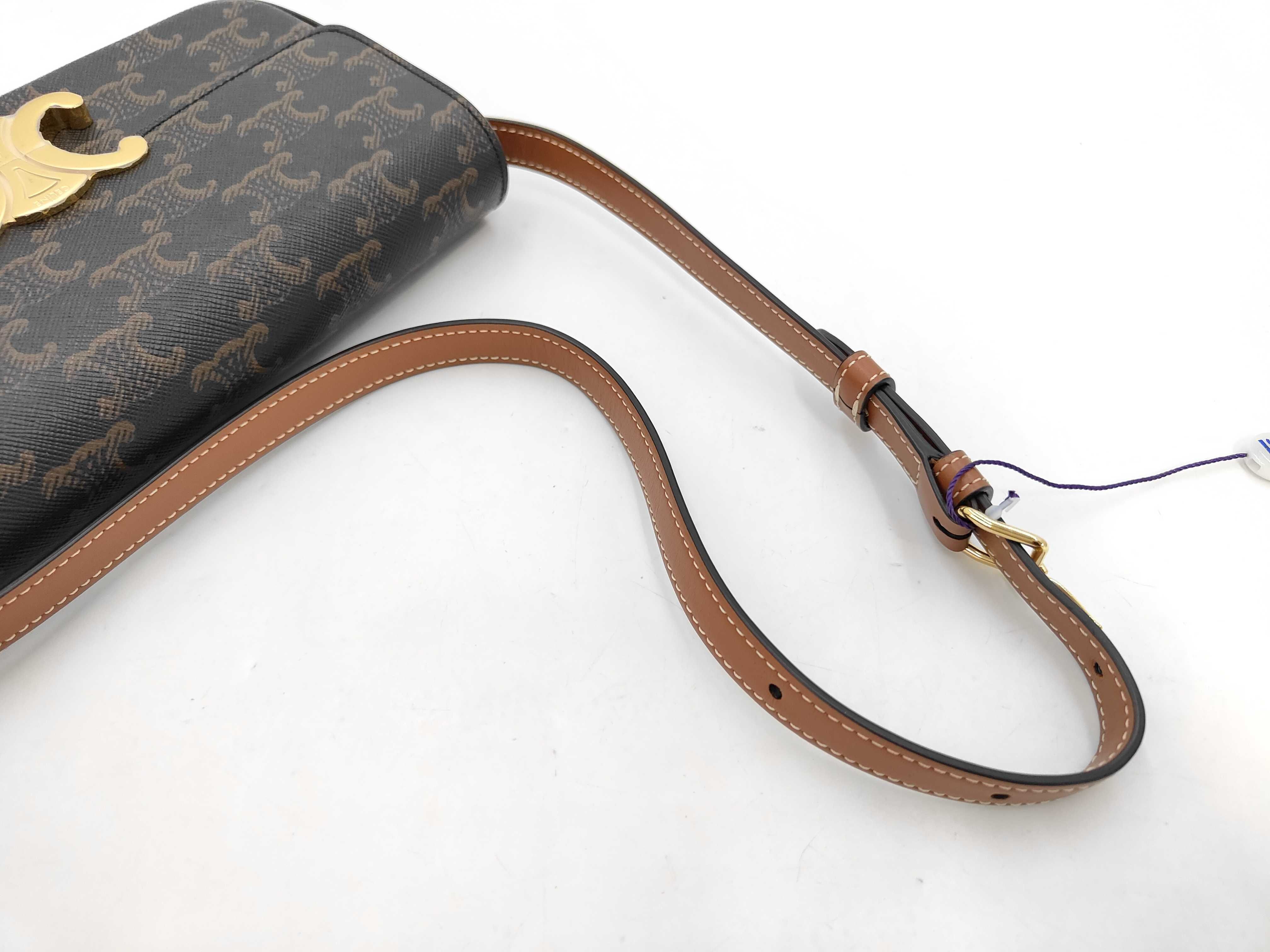 Claude Triomphe print underarm bag, adjustable shoulder strap, cowhide leather, metal lock hardware, shoulder bag. — view 5