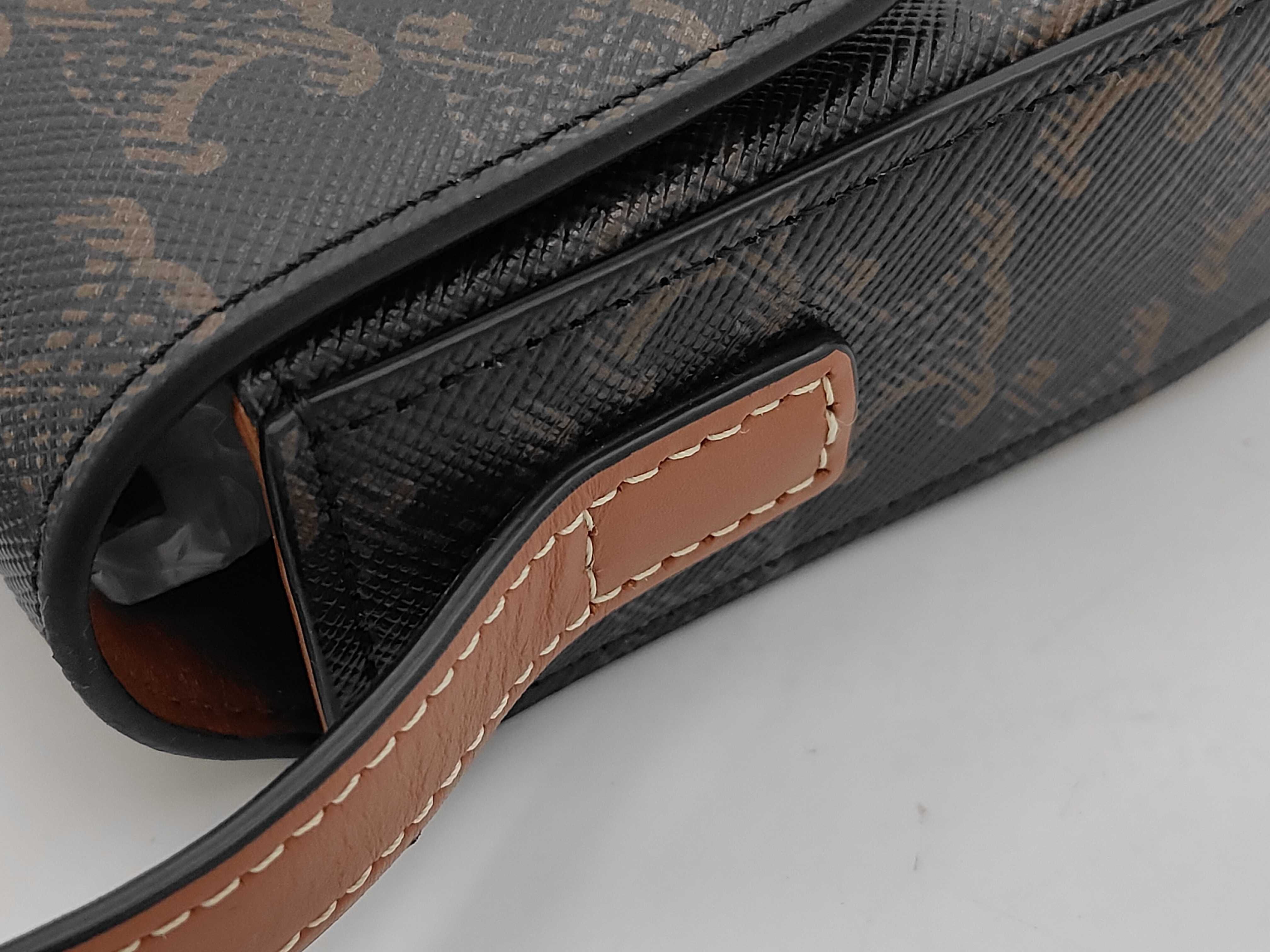 Claude Triomphe print underarm bag, adjustable shoulder strap, cowhide leather, metal lock hardware, shoulder bag. — view 7
