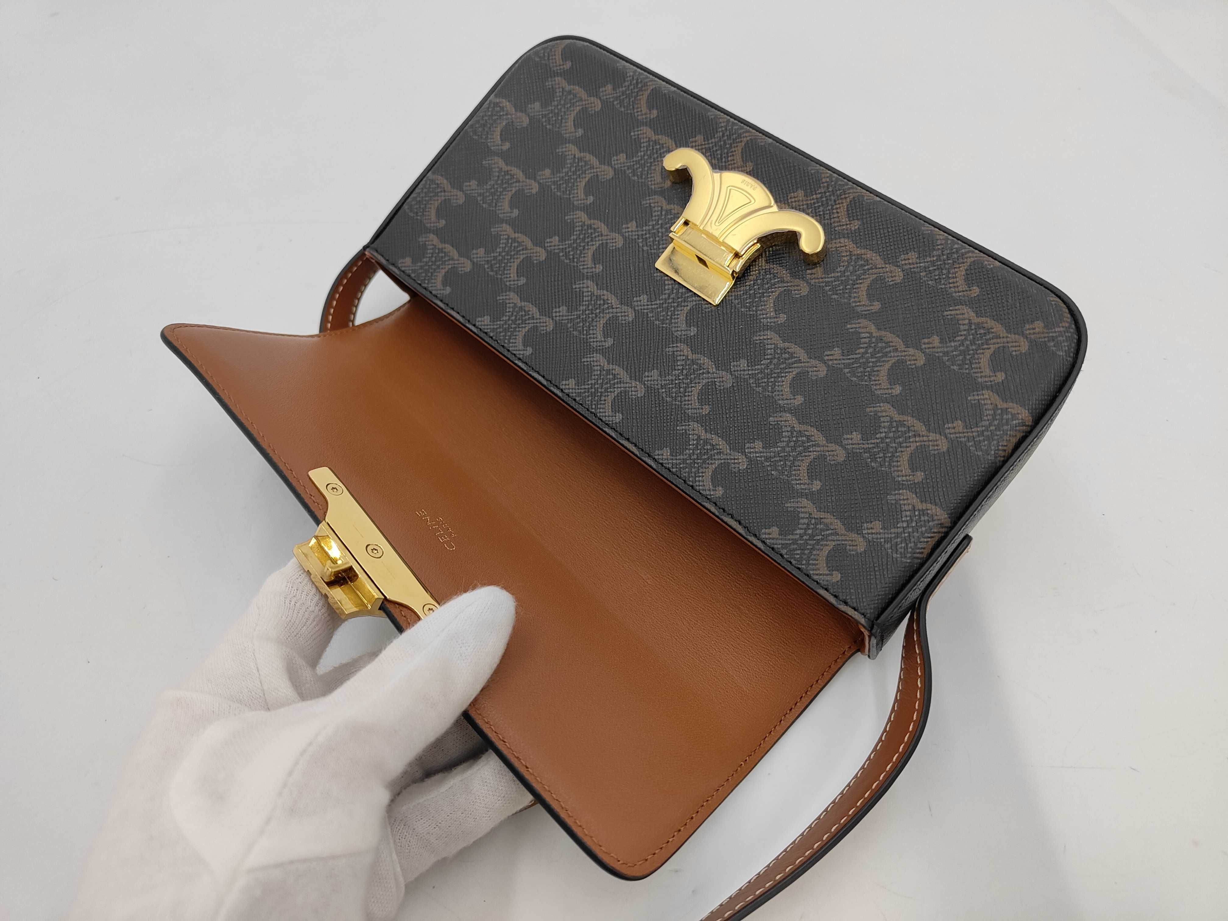 Claude Triomphe print underarm bag, adjustable shoulder strap, cowhide leather, metal lock hardware, shoulder bag. — view 8
