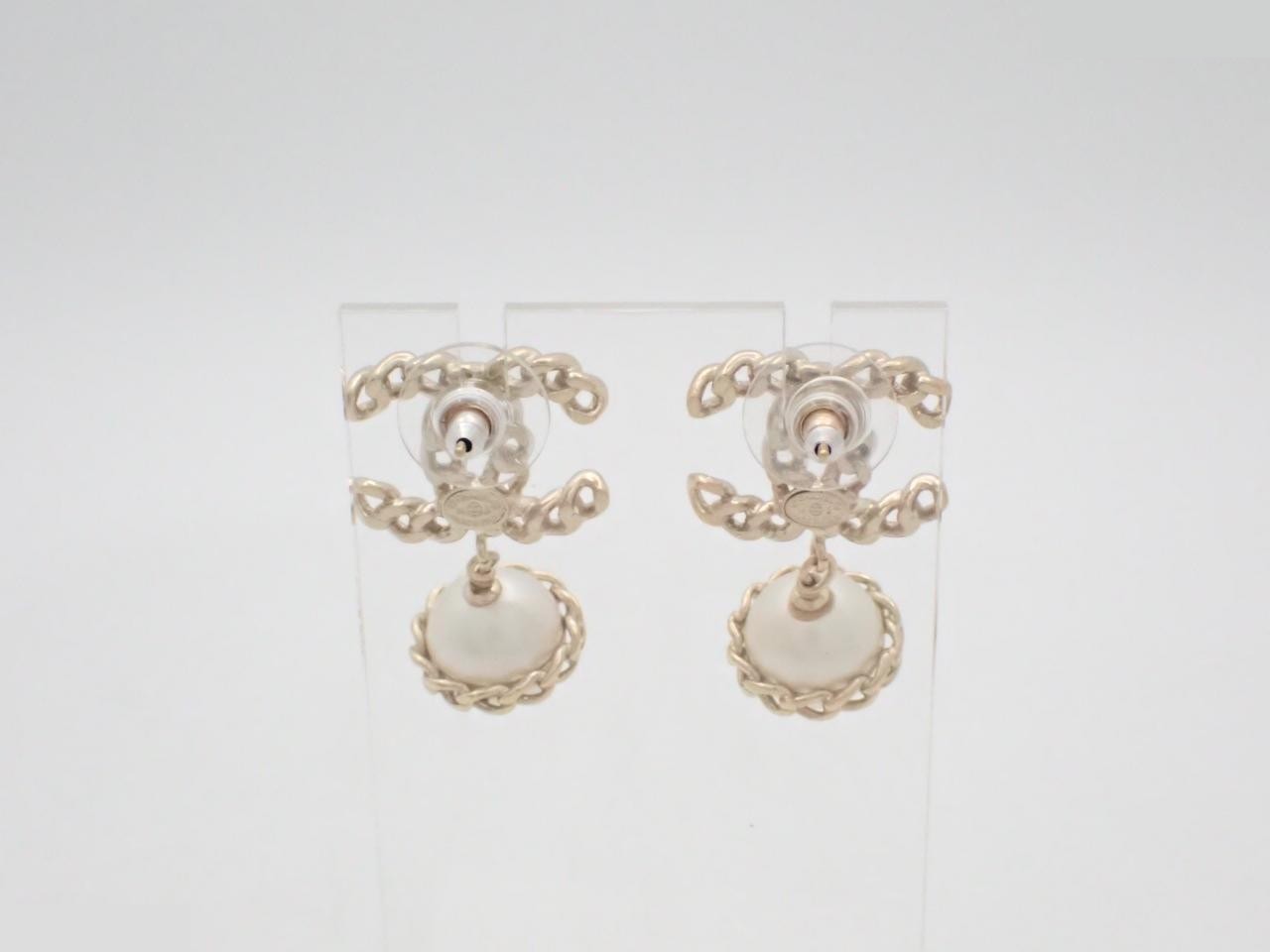 earrings, size 16B, chain, Coco Mark, pearl, gold, 3.5cm in height. — view 2