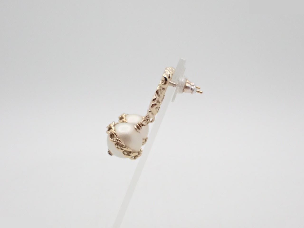 earrings, size 16B, chain, Coco Mark, pearl, gold, 3.5cm in height. — view 3