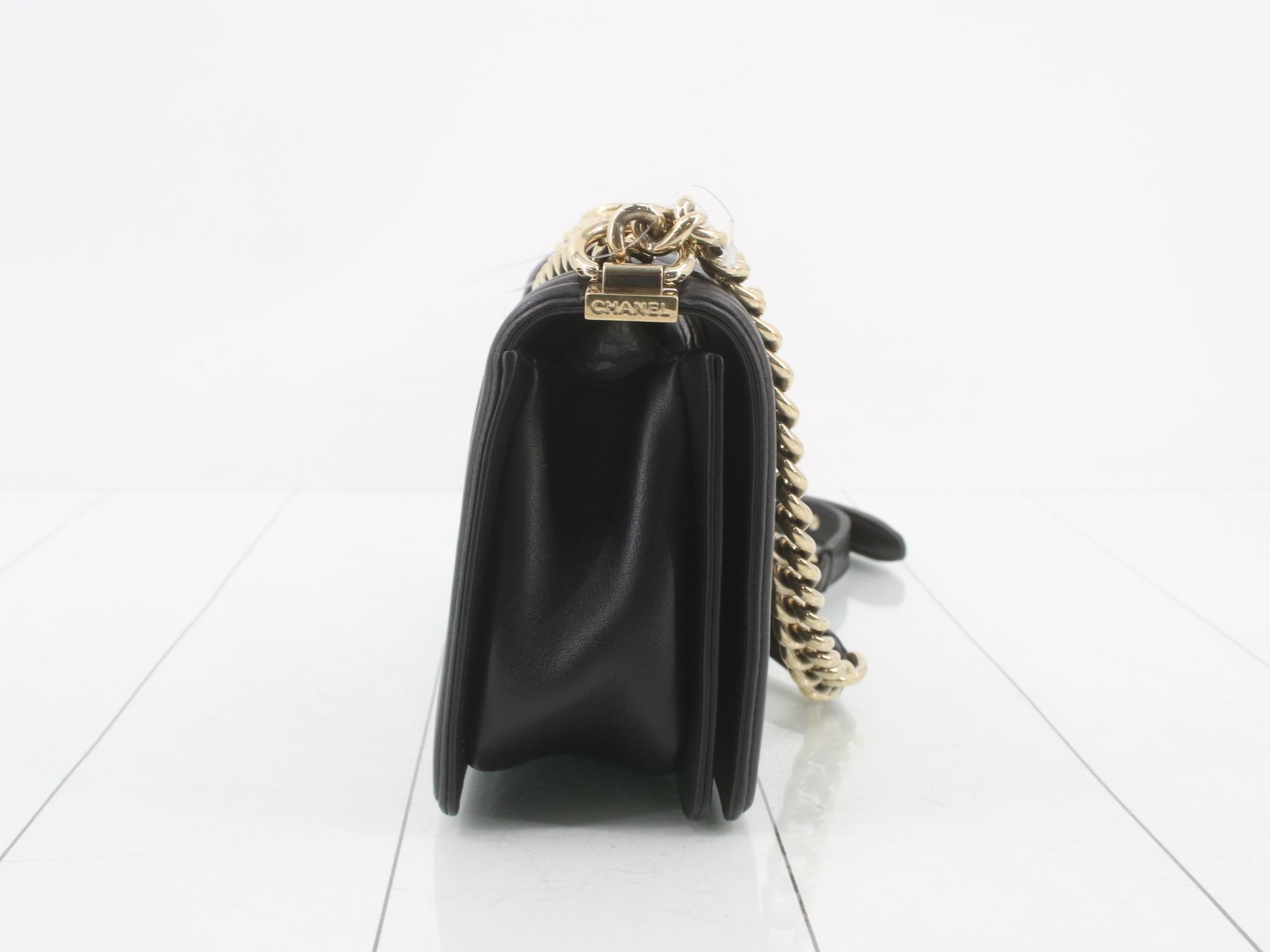 Matelassé Boy Chanel 25 Lambskin Seal Card — view 4